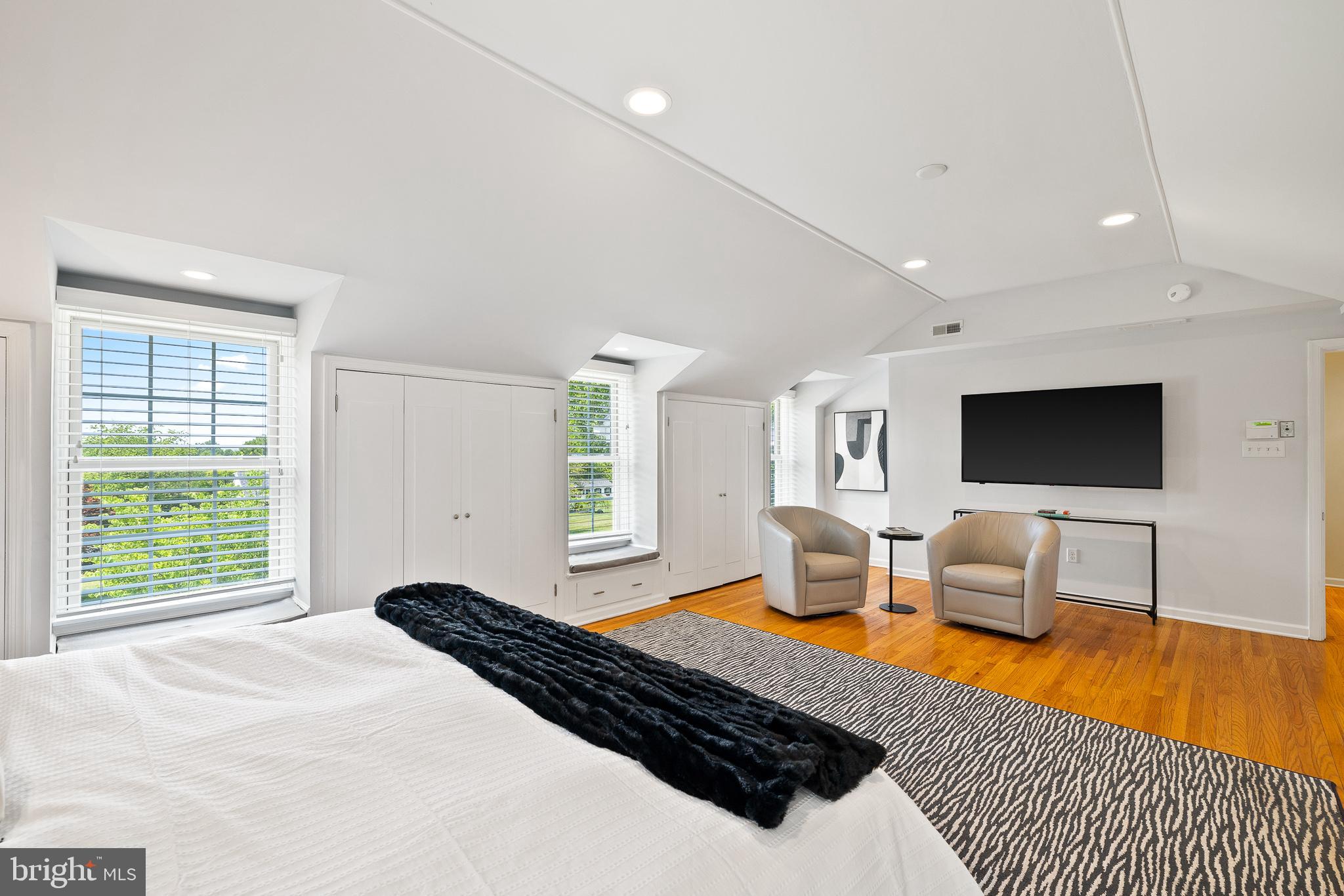 ADMORE - Residential