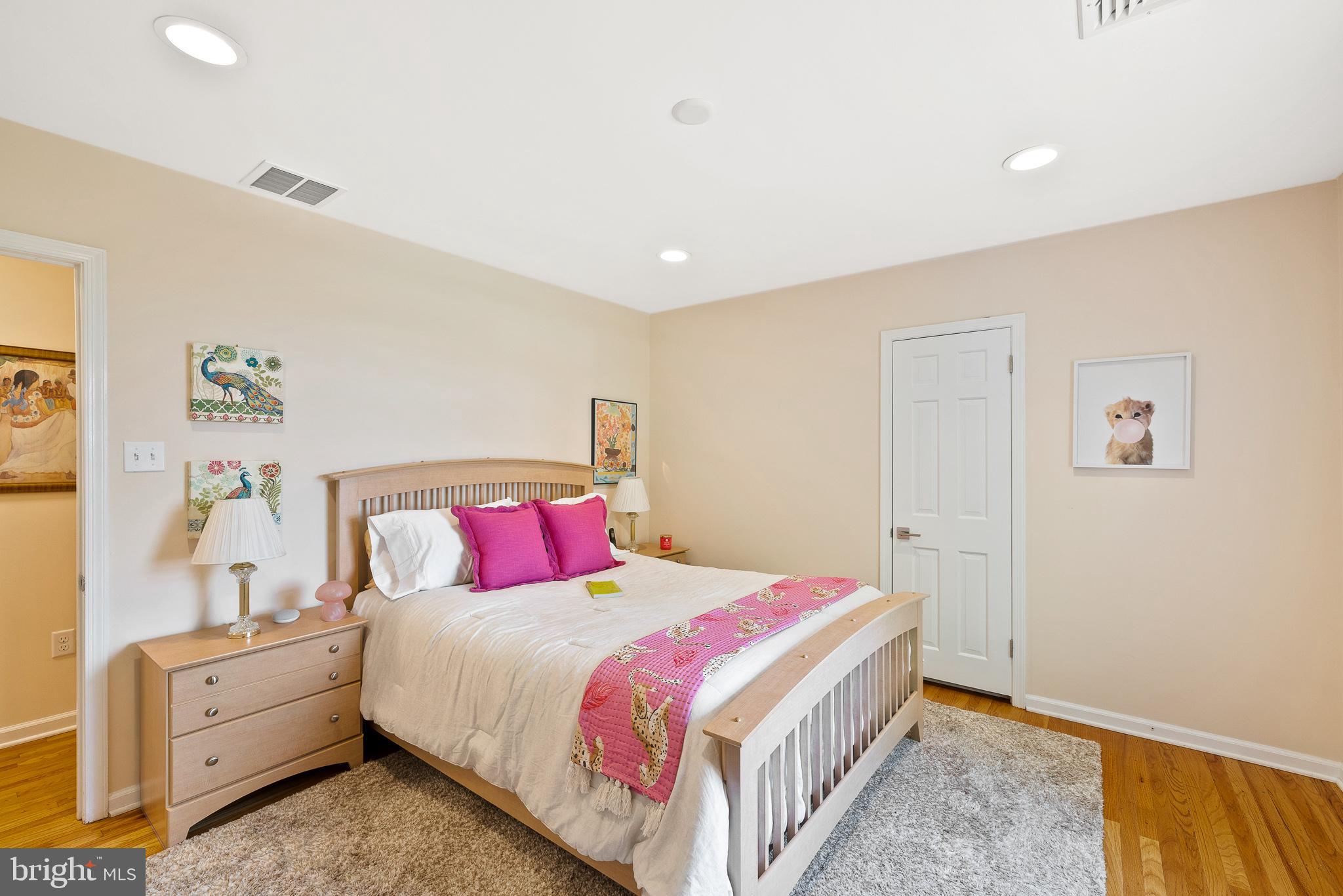 ADMORE - Residential