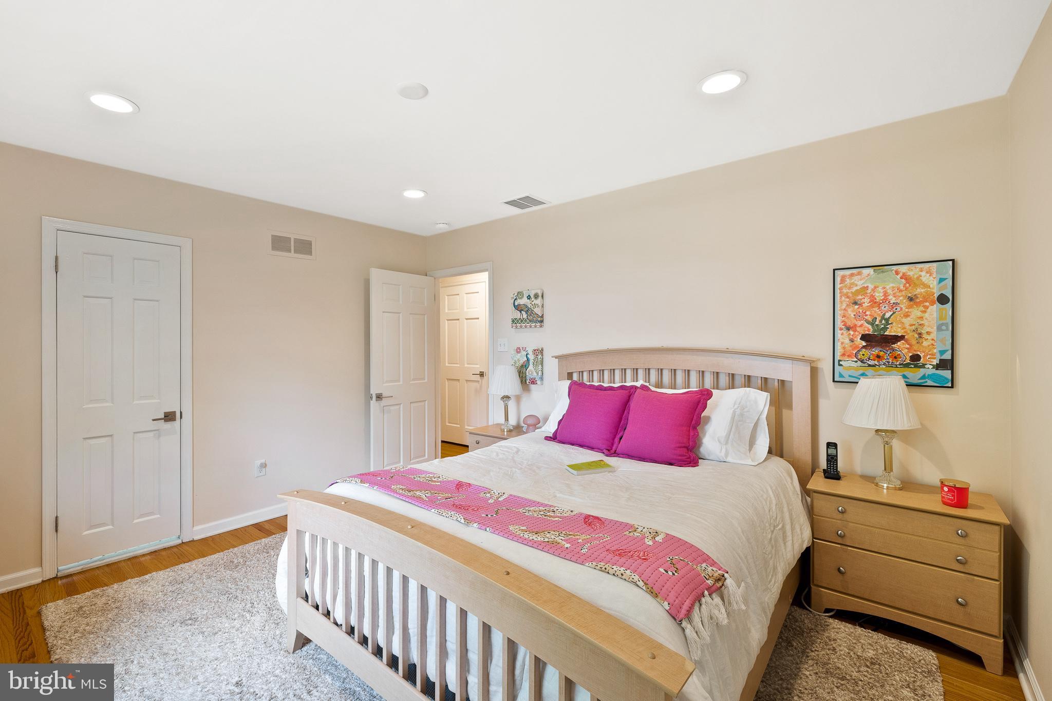 ADMORE - Residential