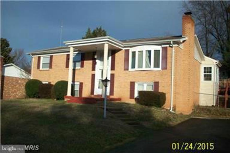 Come and see this lovely 5 bedroom single family house with nice deck and granite counter tops and backyard,Hardwood floors this will not last