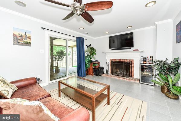 MIRROR RIDGE - Residential Lease