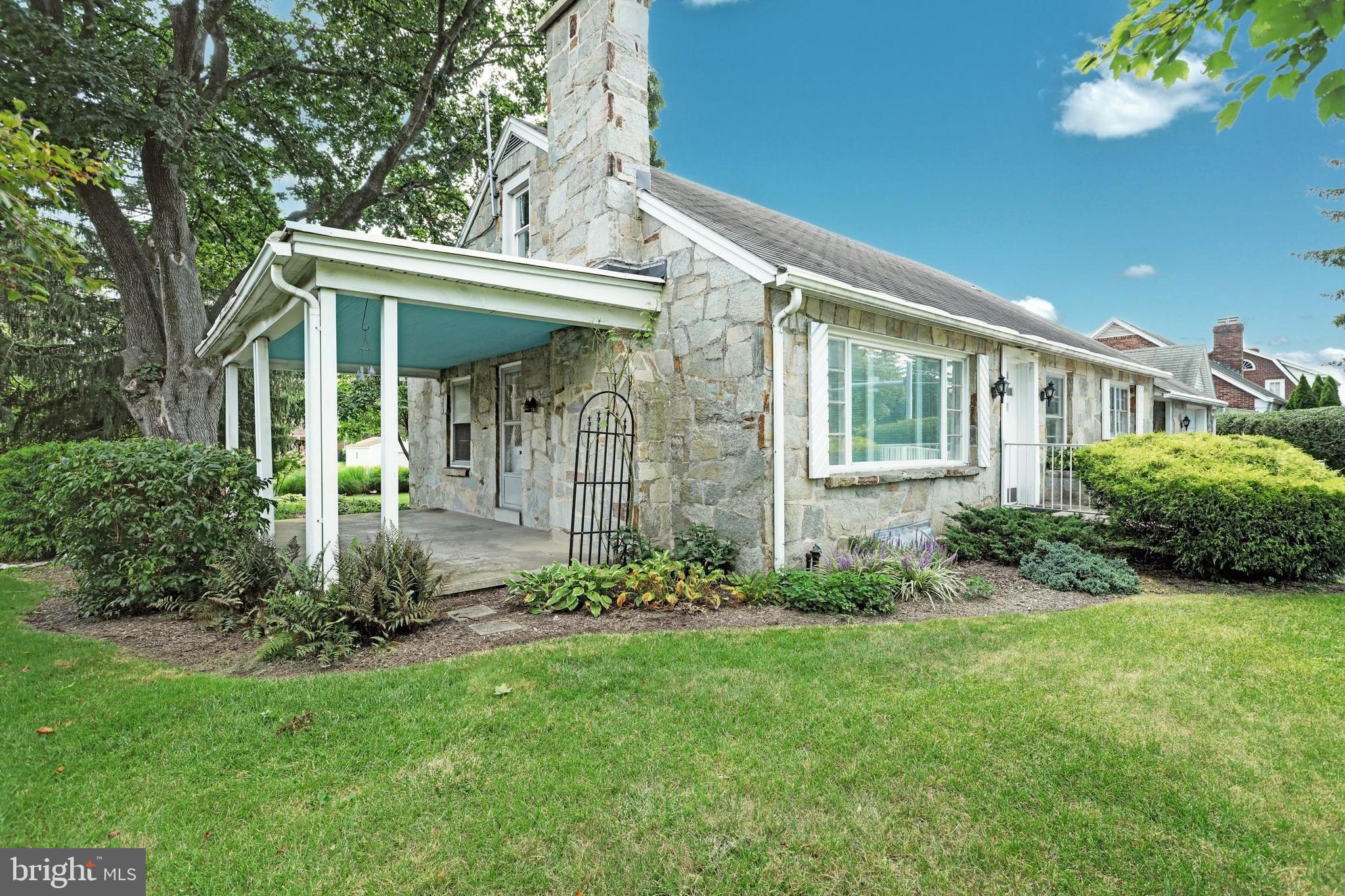 EAST YORK - Commercial Sale