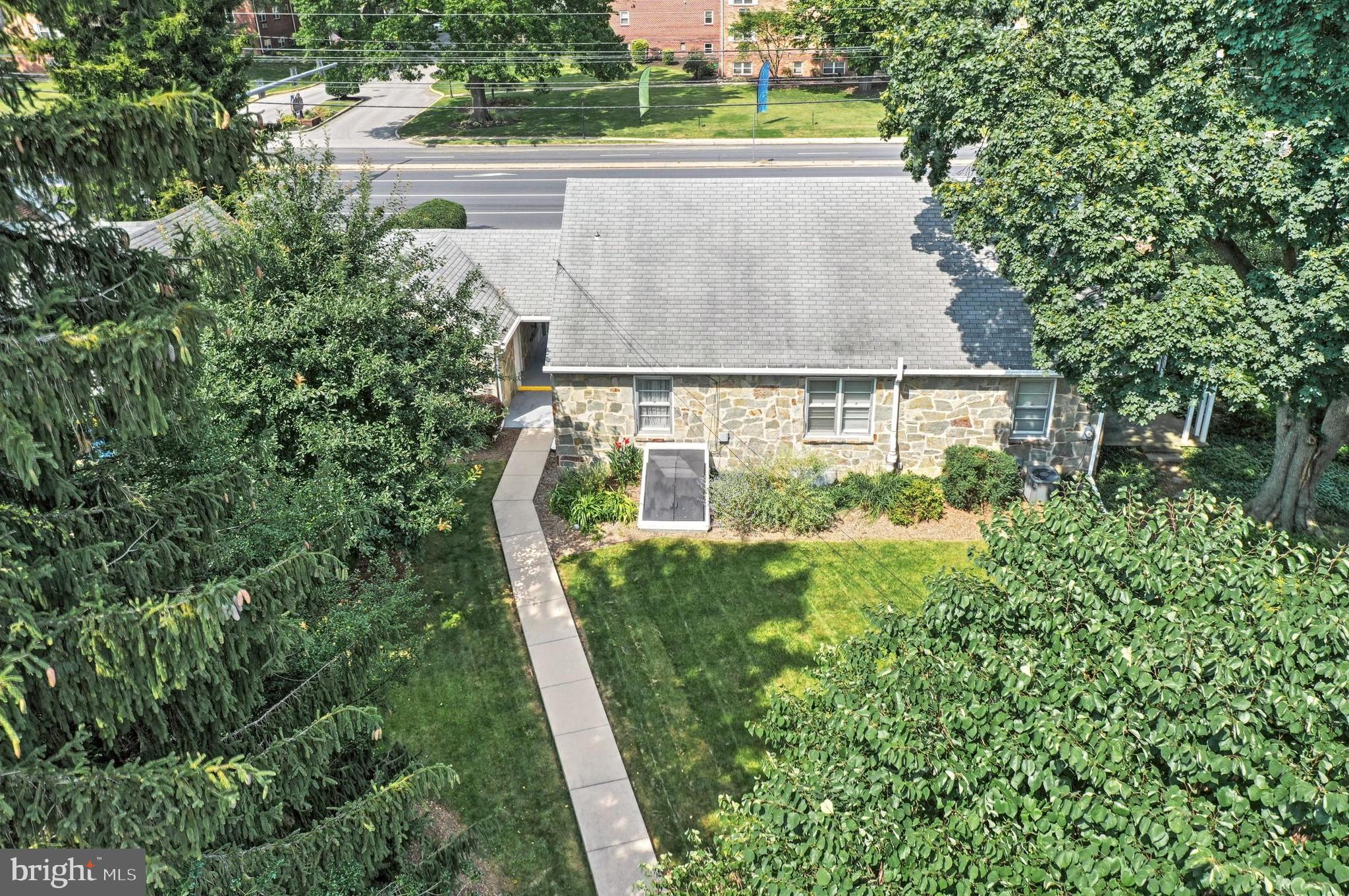 EAST YORK - Commercial Sale