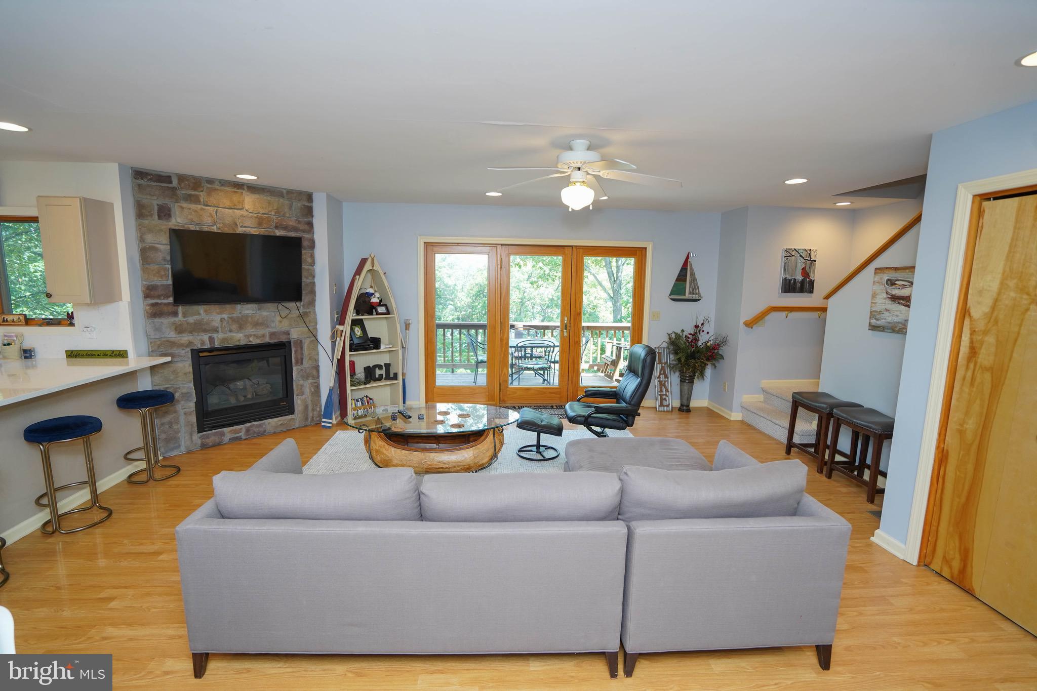 TRADERS LANDING - Residential