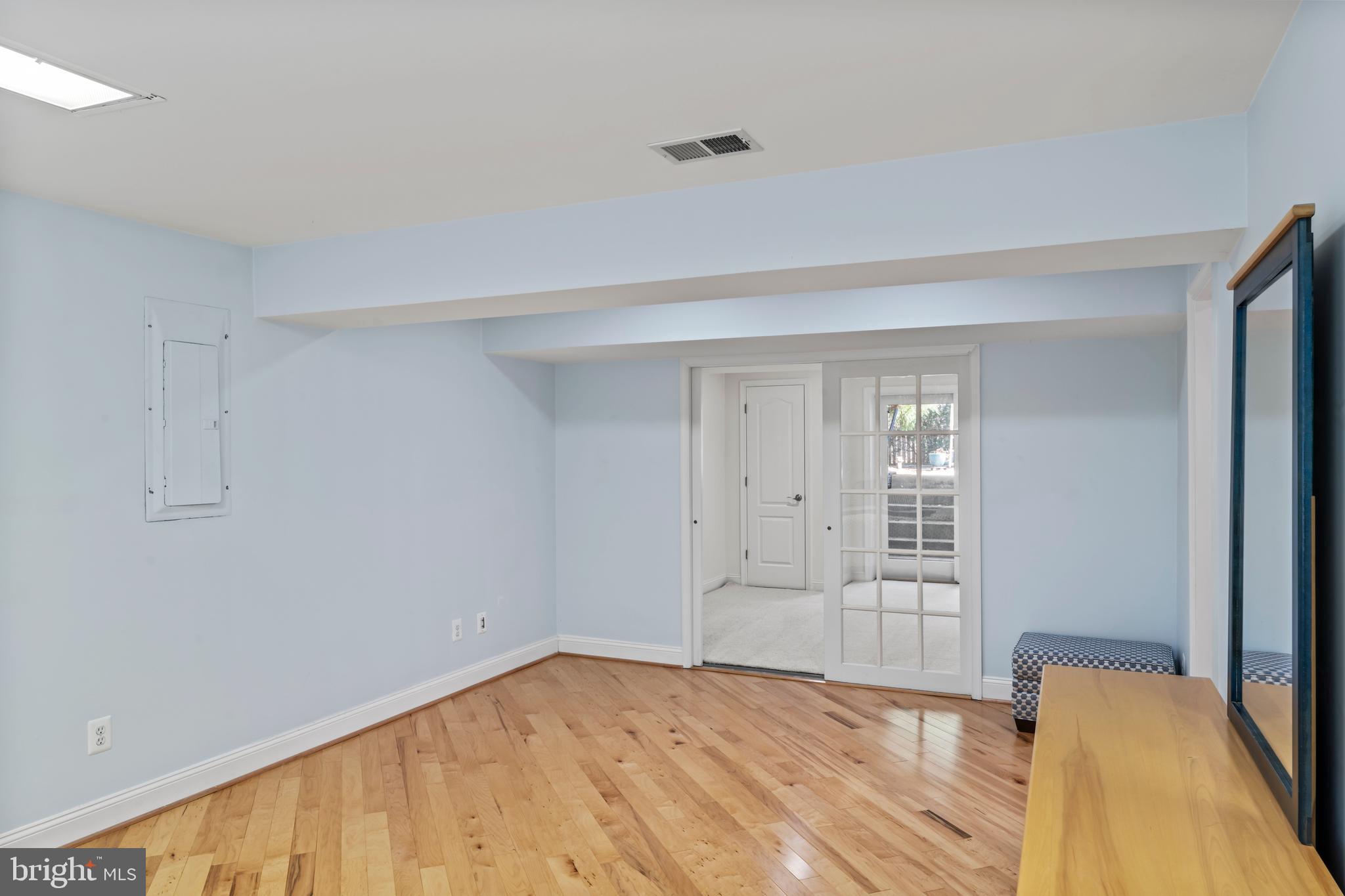 OAKTON  WOODS - Residential