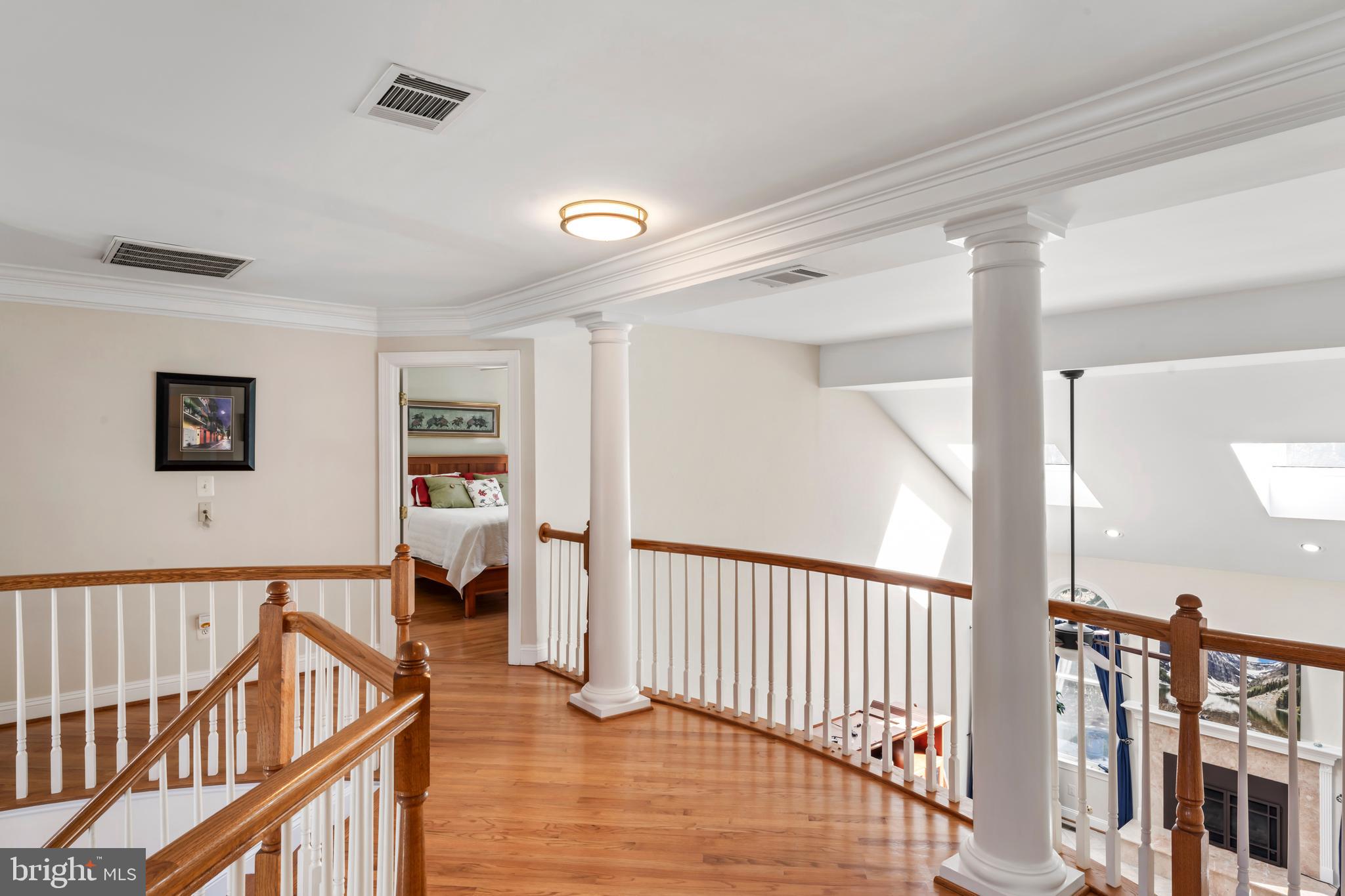 OAKTON  WOODS - Residential