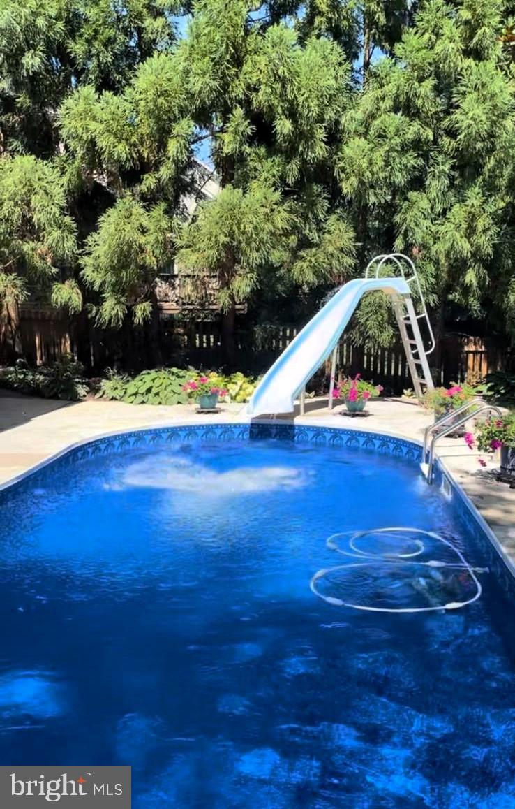 OAKTON  WOODS - Residential