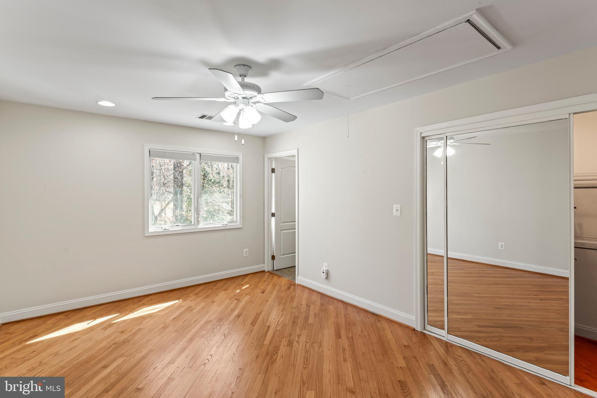 OAKTON  WOODS - Residential