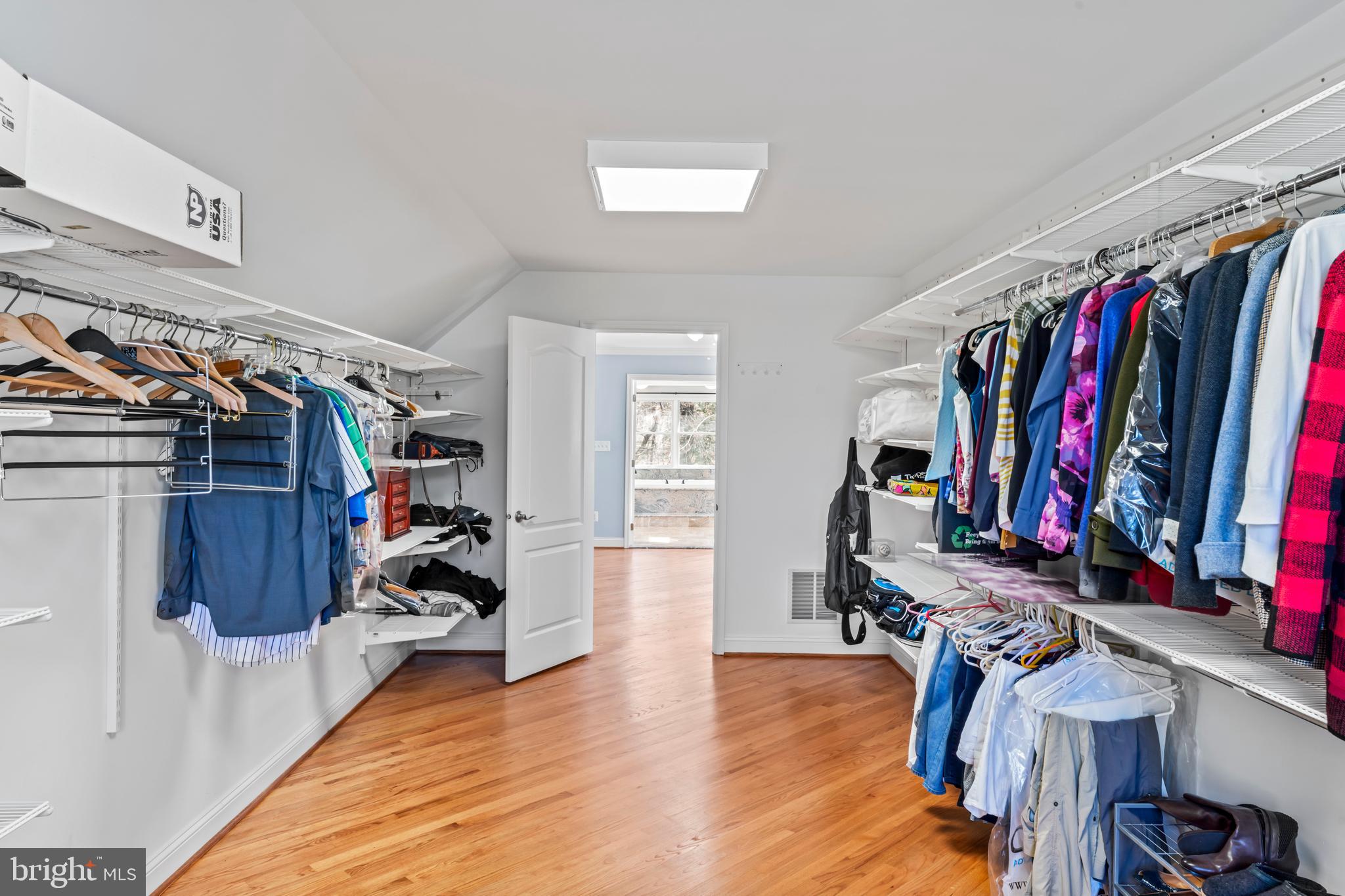 OAKTON  WOODS - Residential