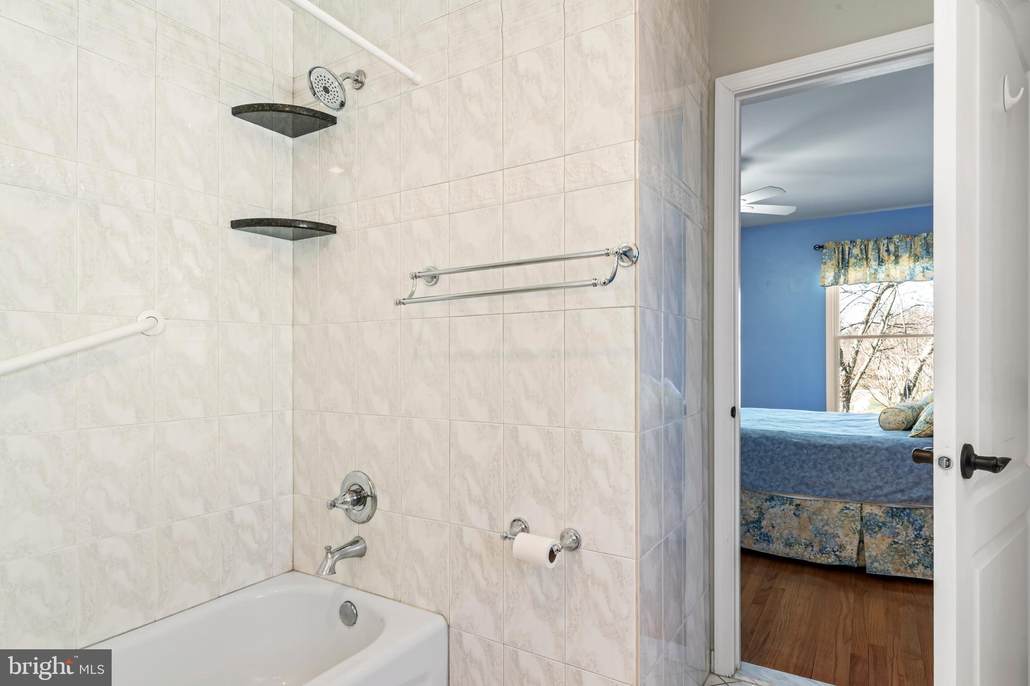 OAKTON  WOODS - Residential