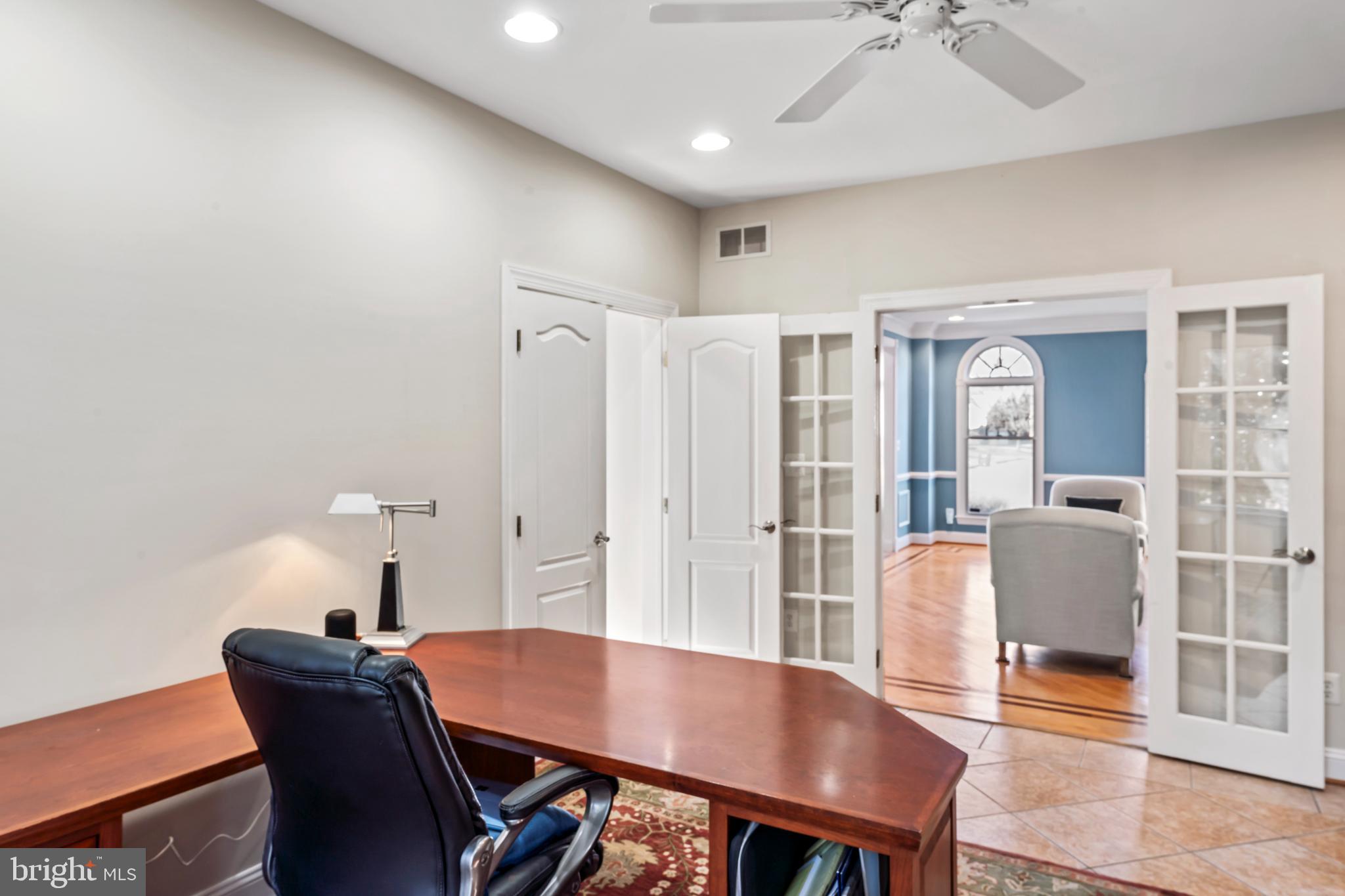 OAKTON  WOODS - Residential