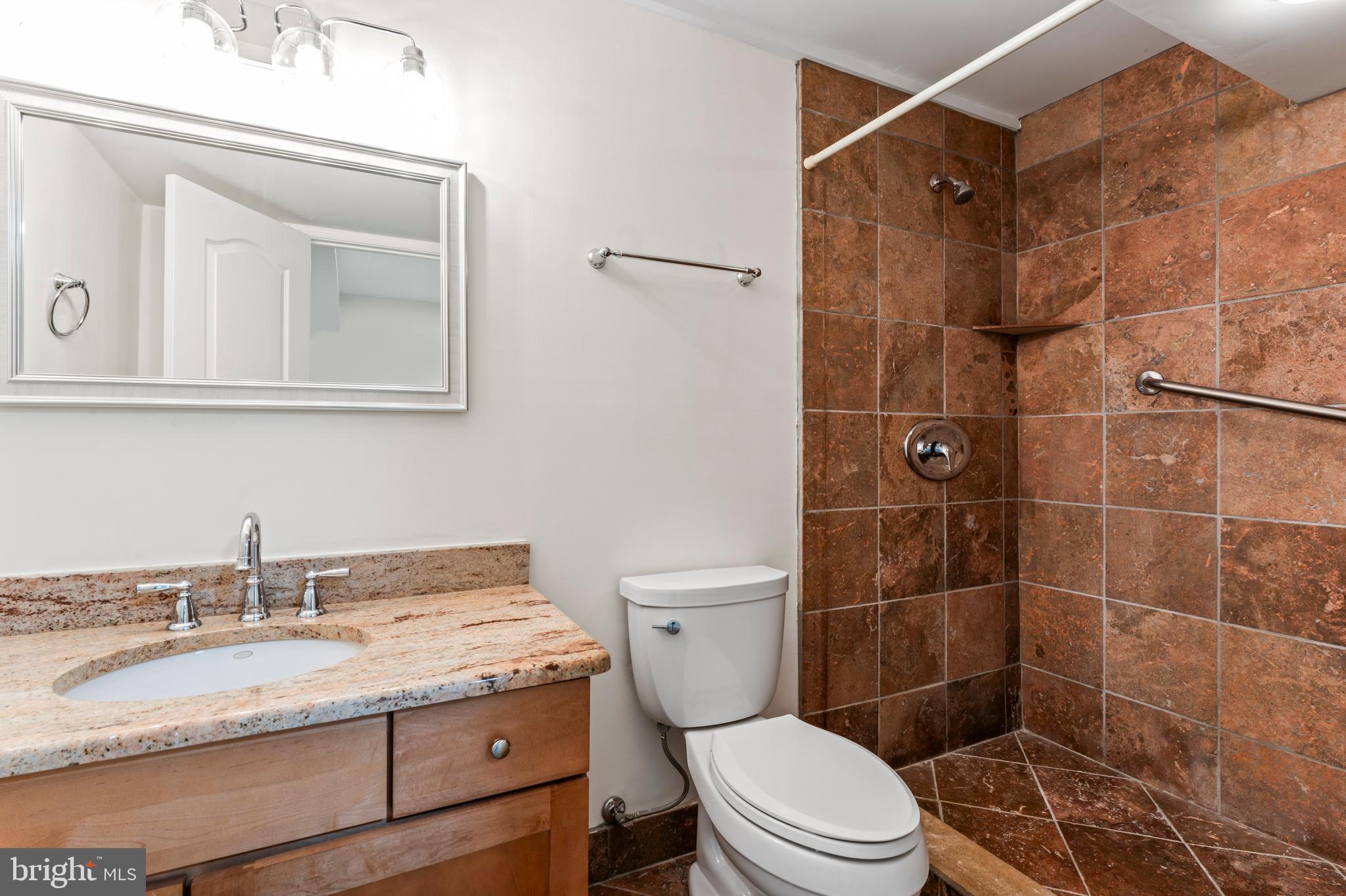 OAKTON  WOODS - Residential