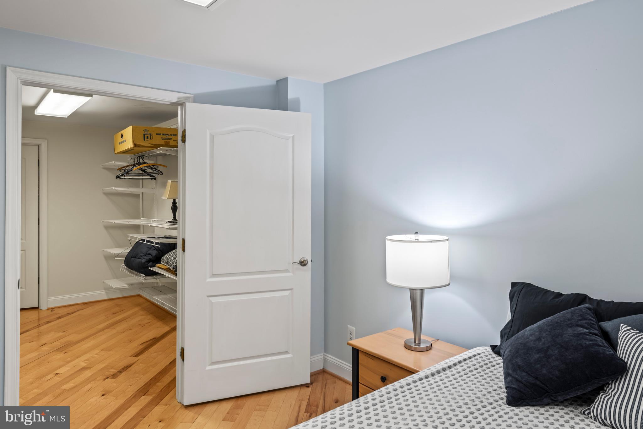 OAKTON  WOODS - Residential