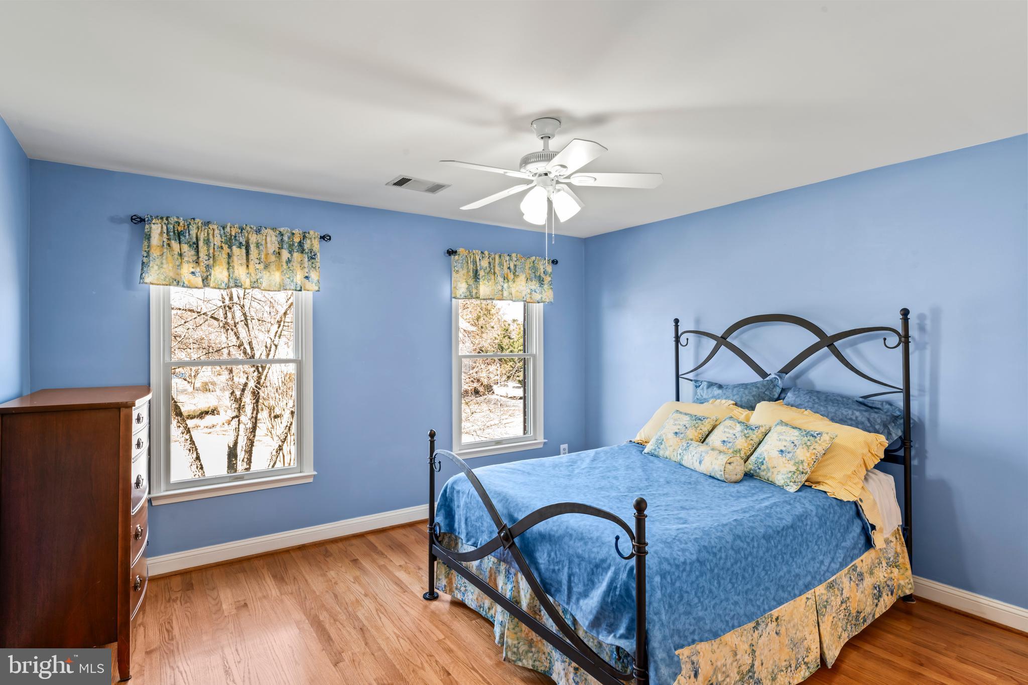 OAKTON  WOODS - Residential