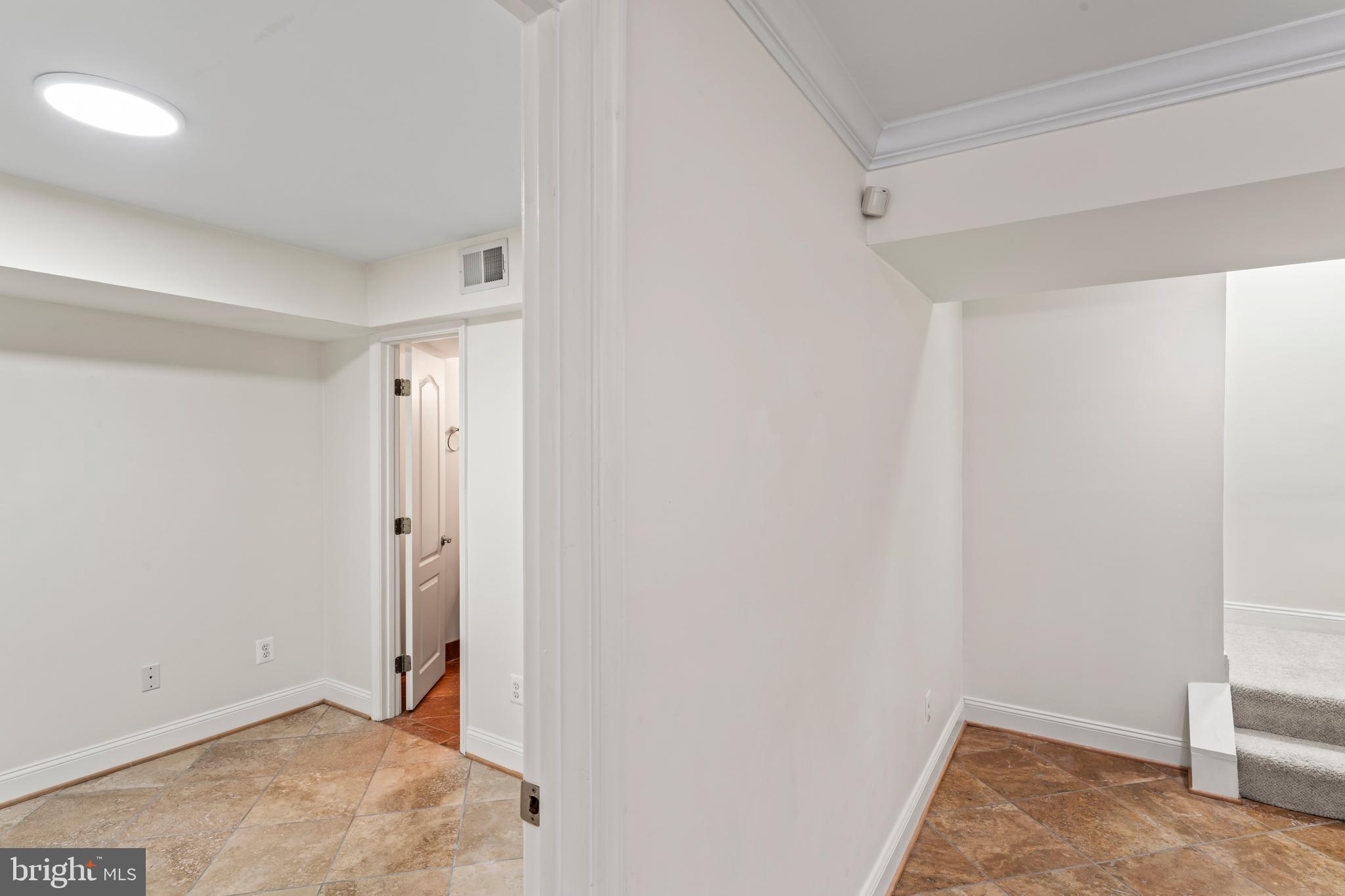 OAKTON  WOODS - Residential