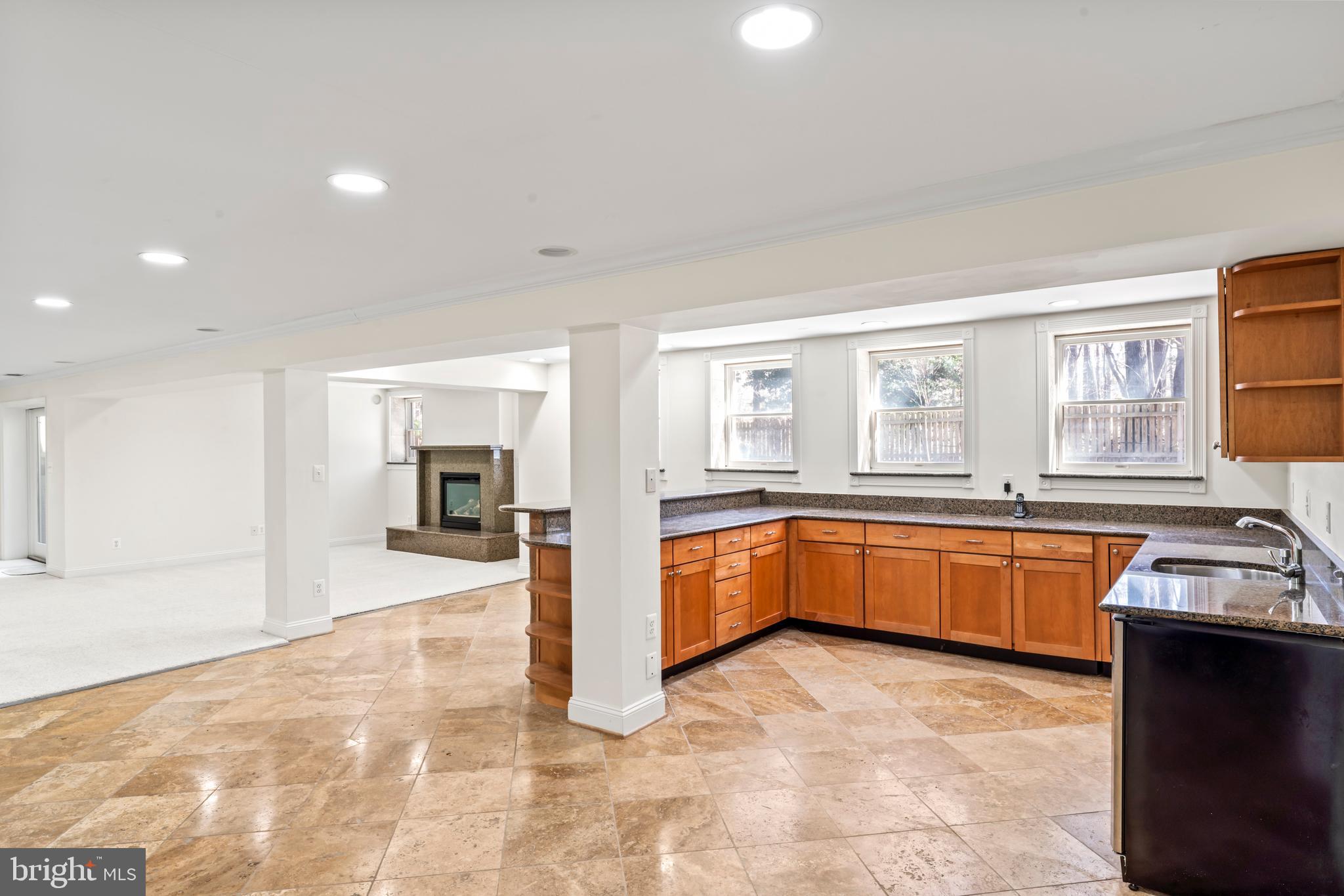 OAKTON  WOODS - Residential