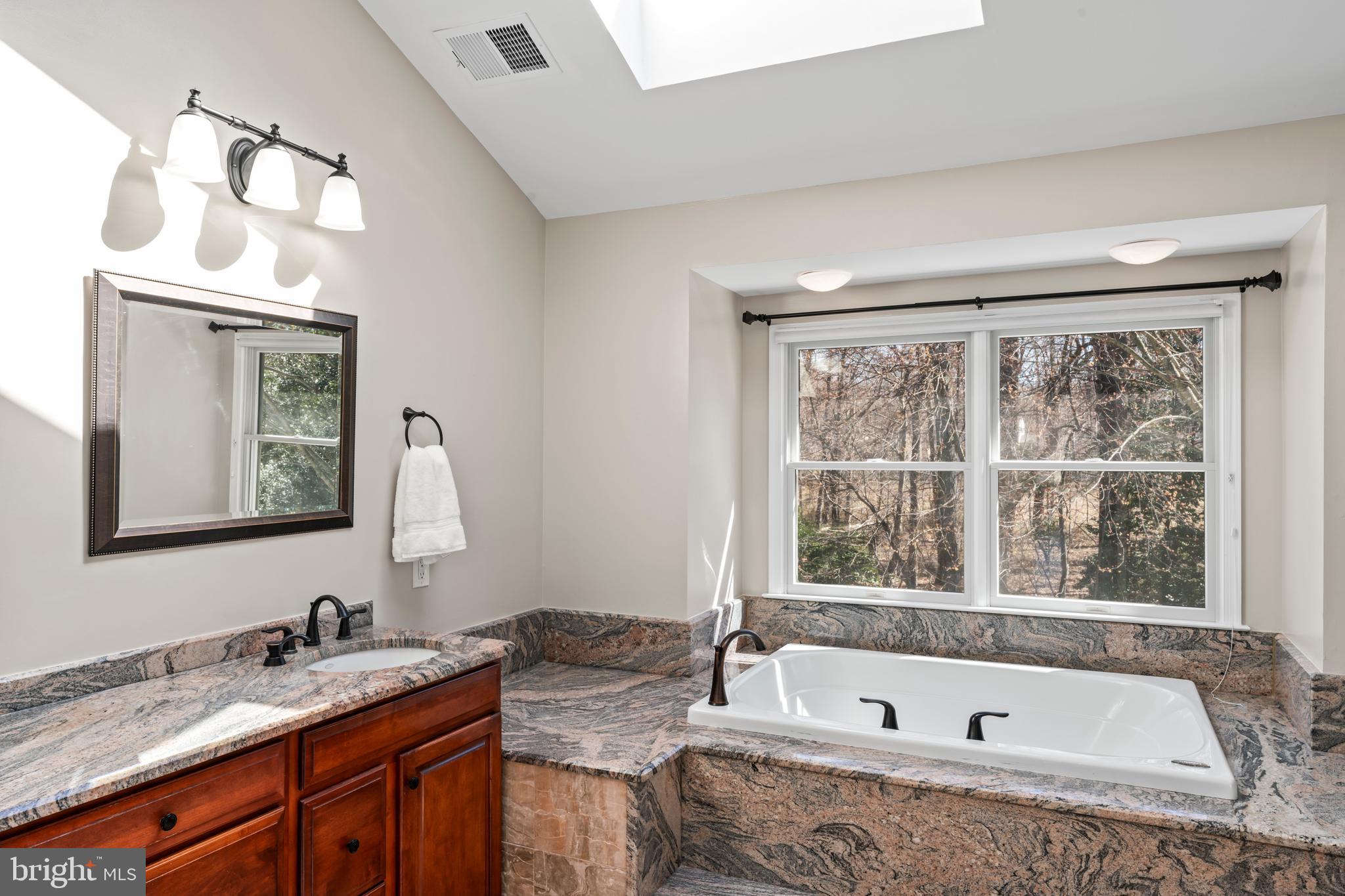 OAKTON  WOODS - Residential