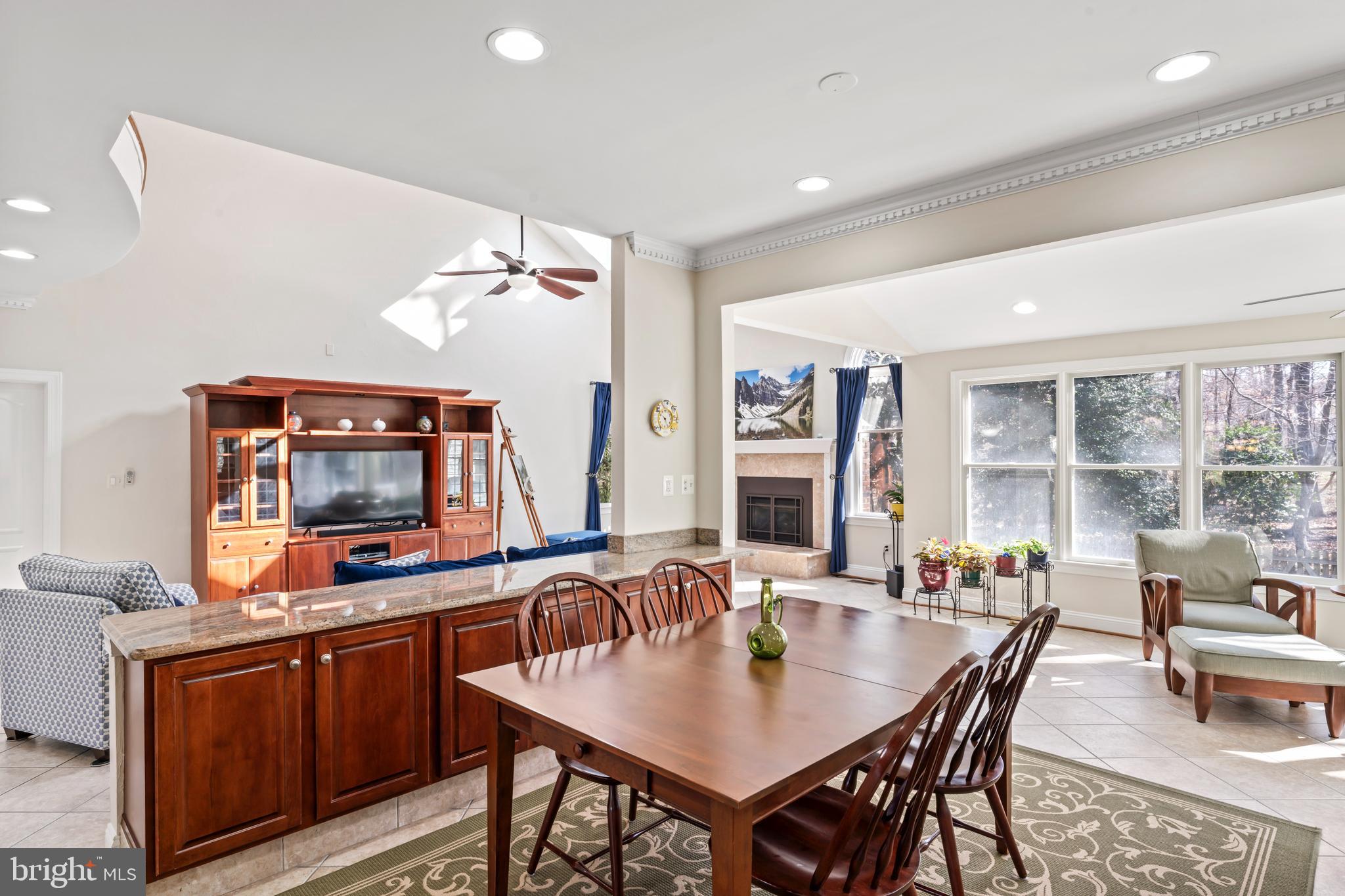 OAKTON  WOODS - Residential