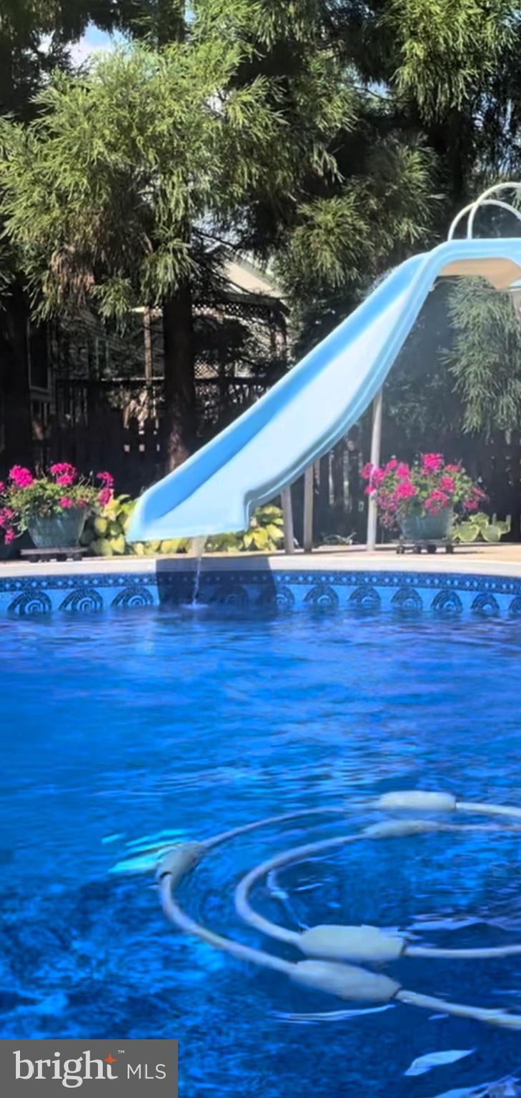 OAKTON  WOODS - Residential