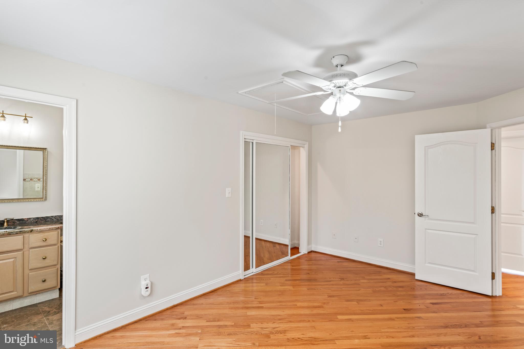 OAKTON  WOODS - Residential