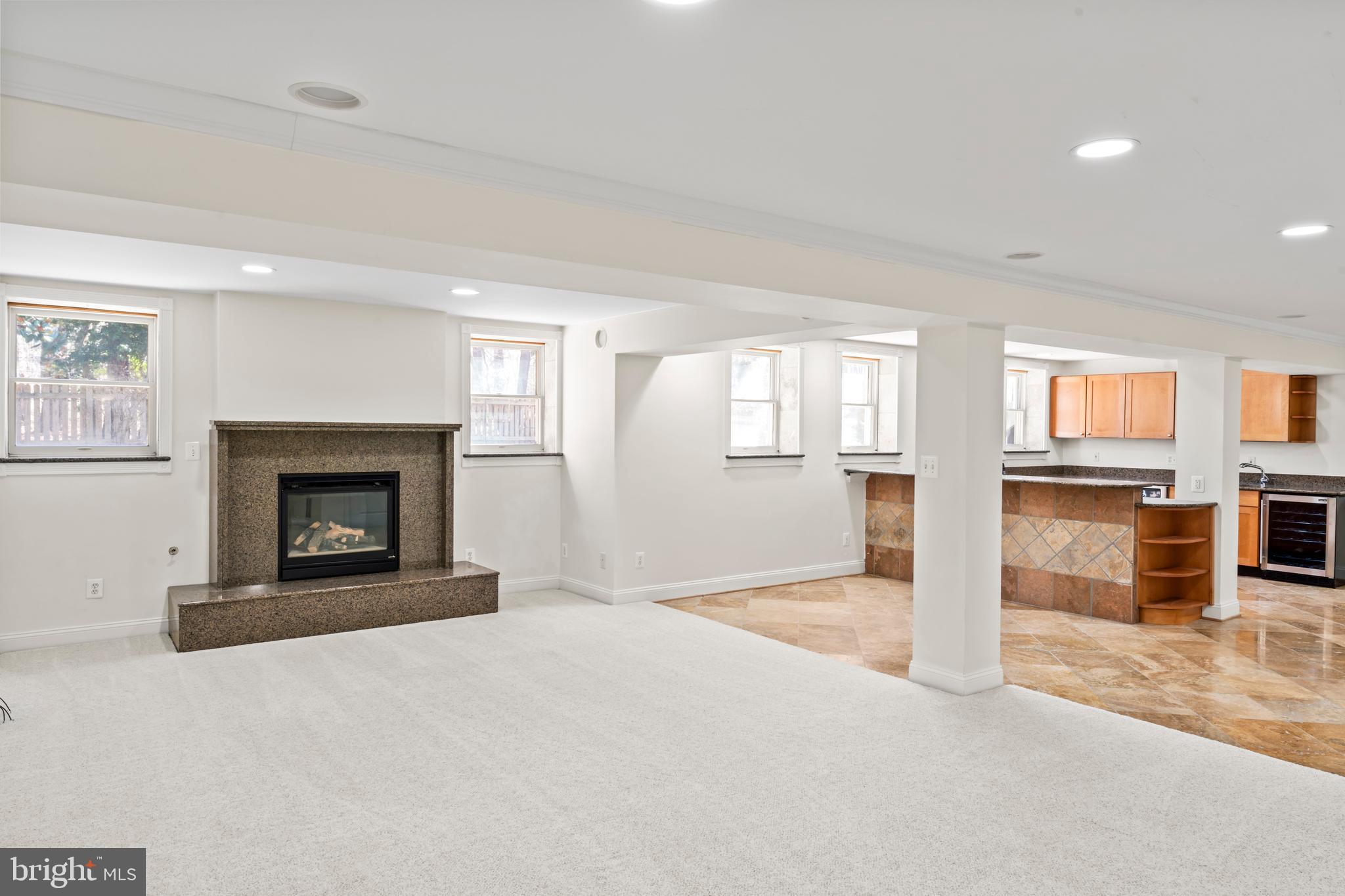 OAKTON  WOODS - Residential