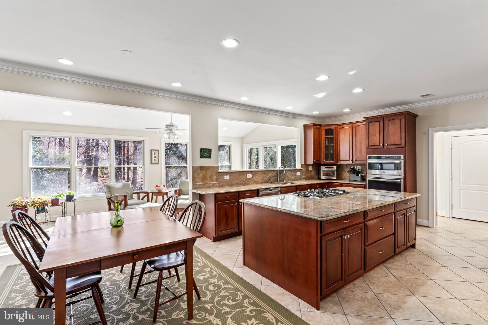 OAKTON  WOODS - Residential