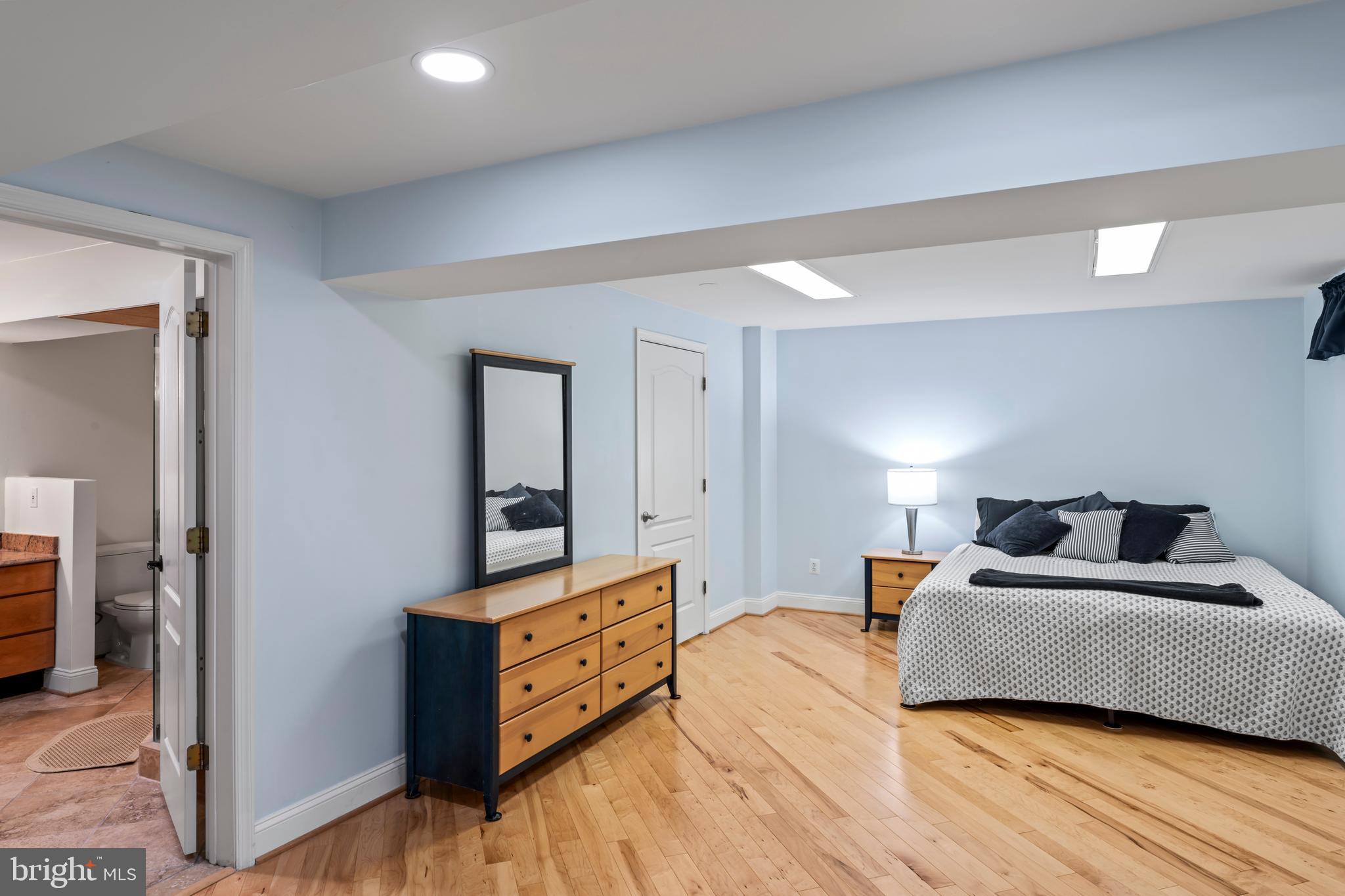 OAKTON  WOODS - Residential