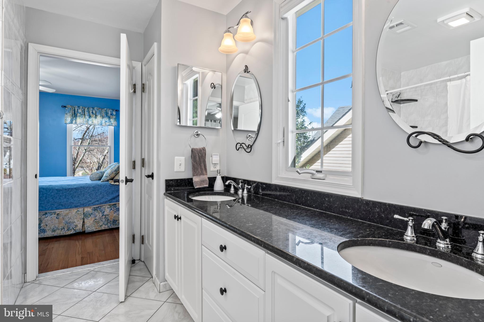 OAKTON  WOODS - Residential