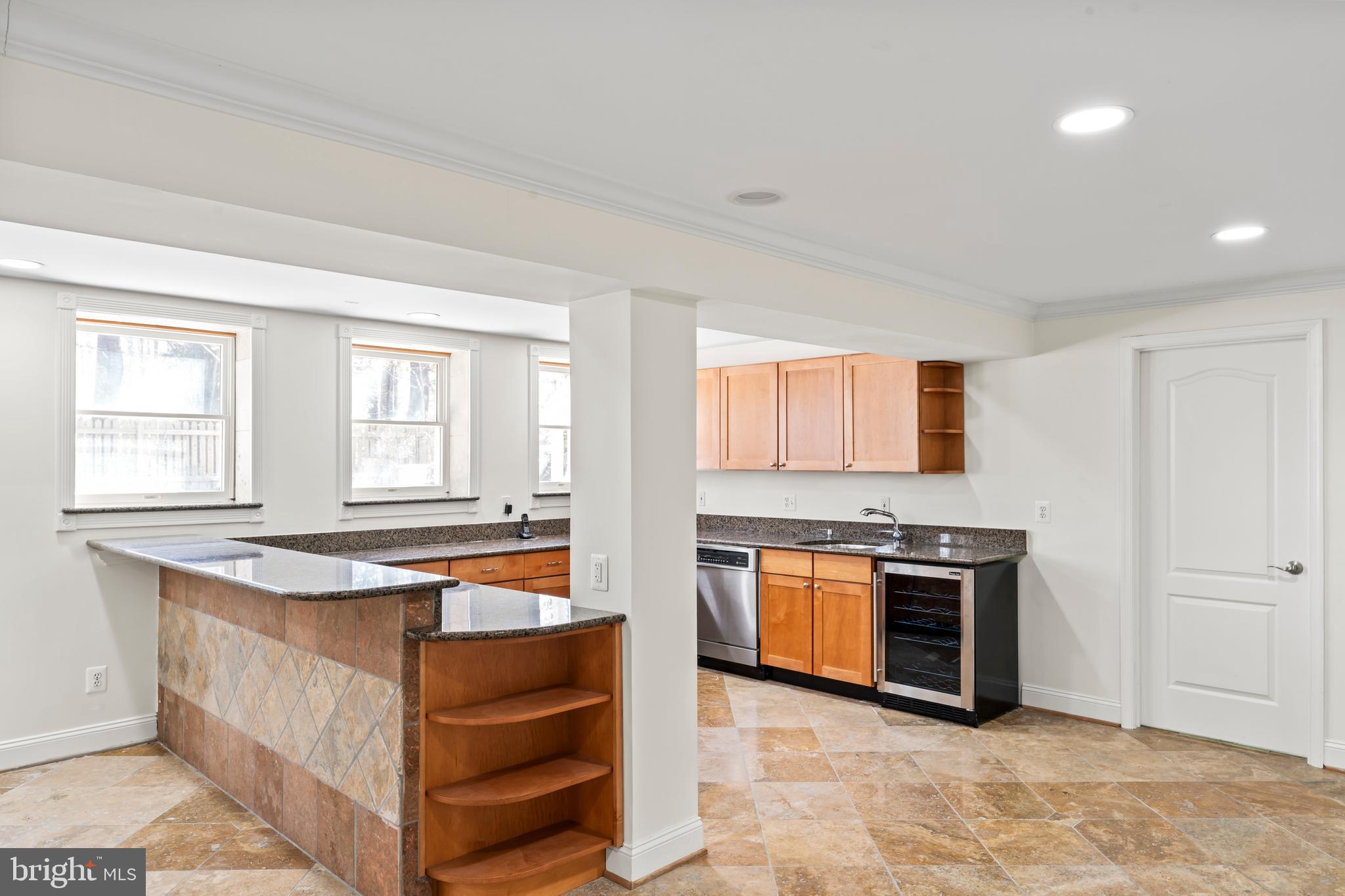 OAKTON  WOODS - Residential