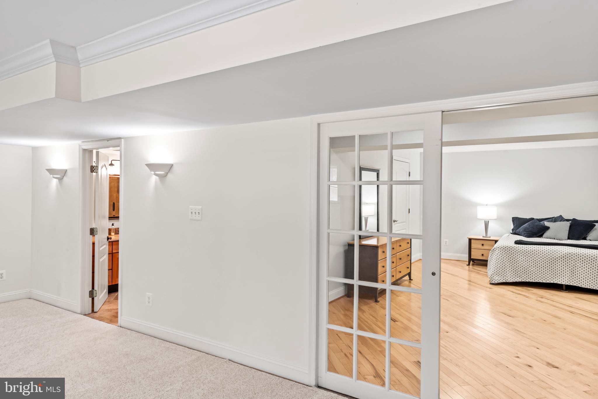 OAKTON  WOODS - Residential