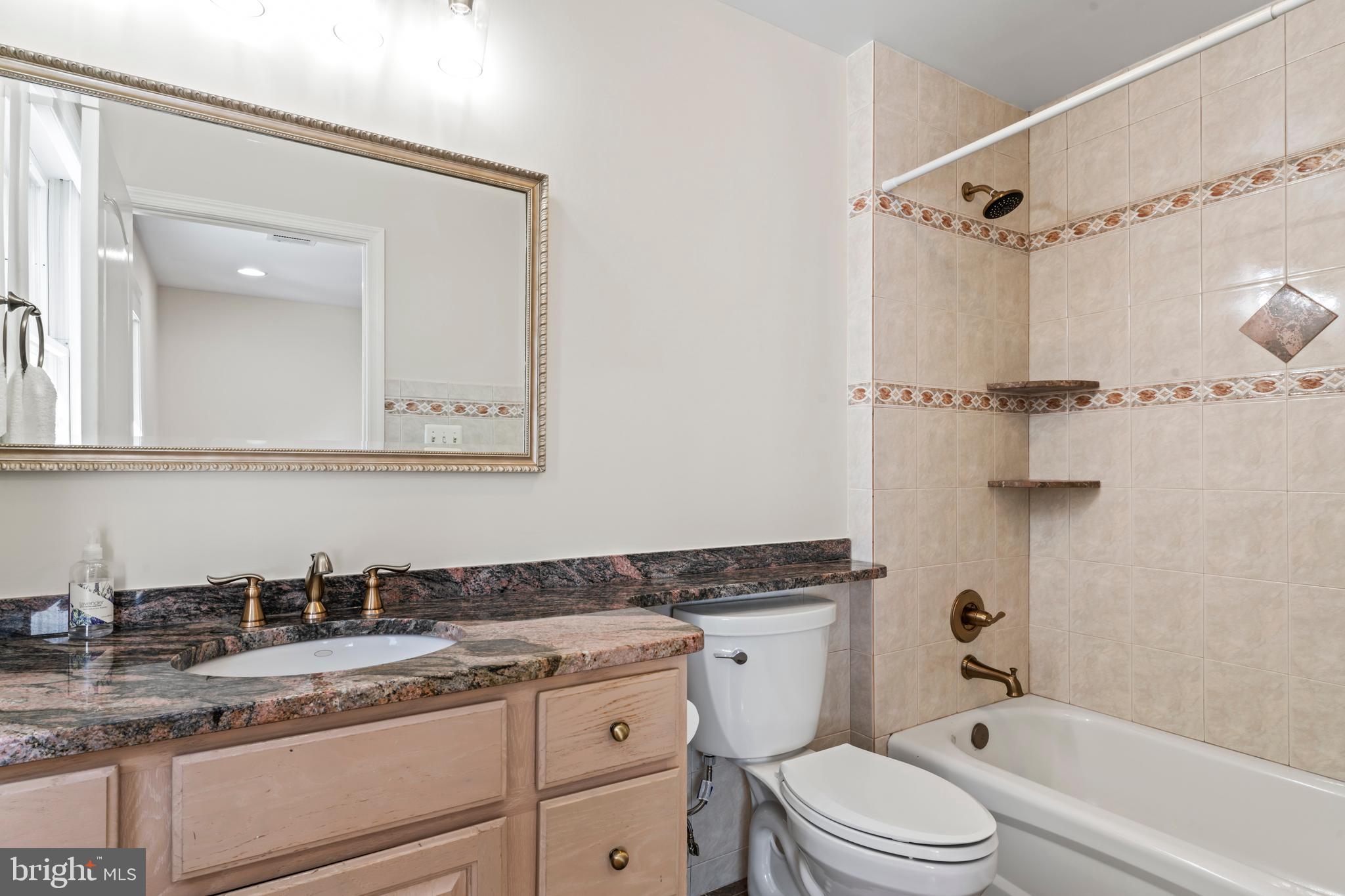 OAKTON  WOODS - Residential