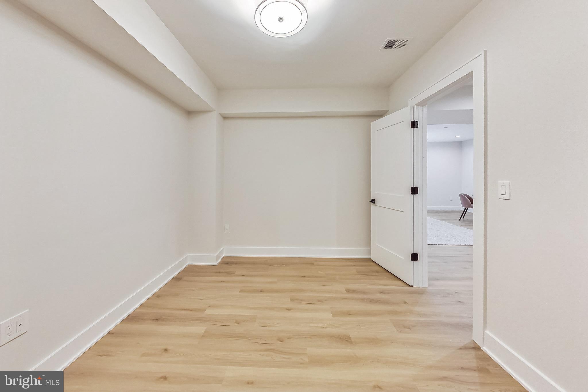 KENSINGTON - Residential