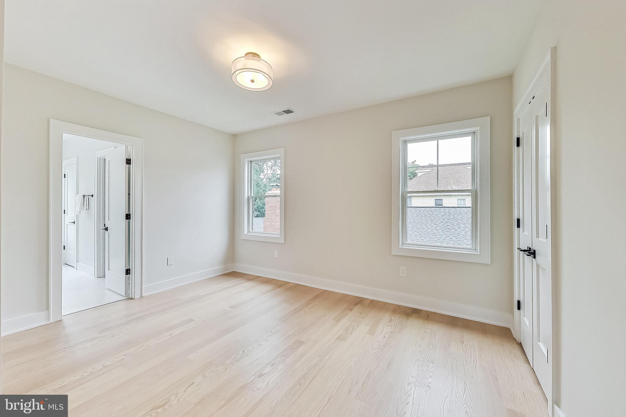 KENSINGTON - Residential