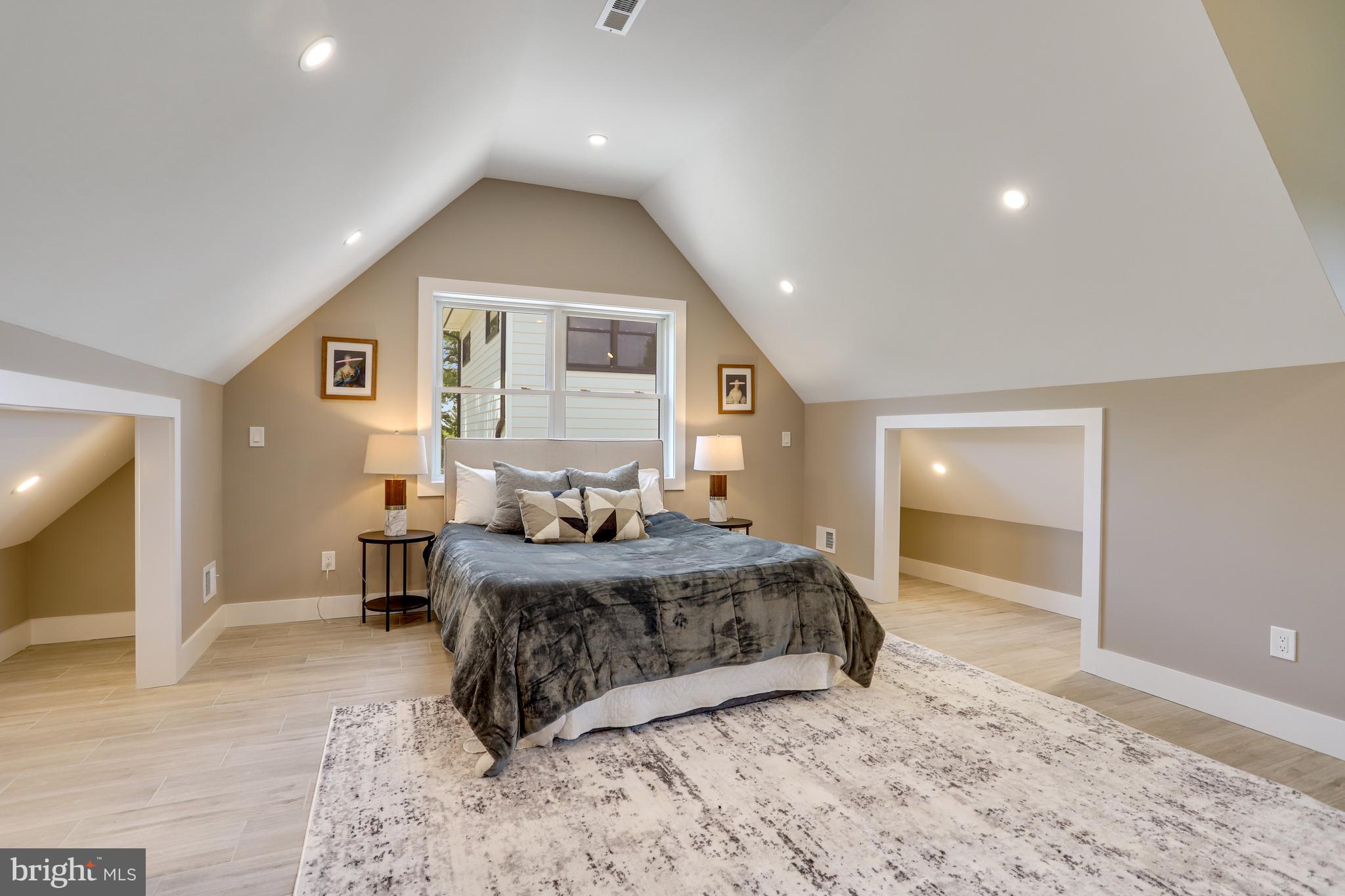 MADISON MANOR - Residential