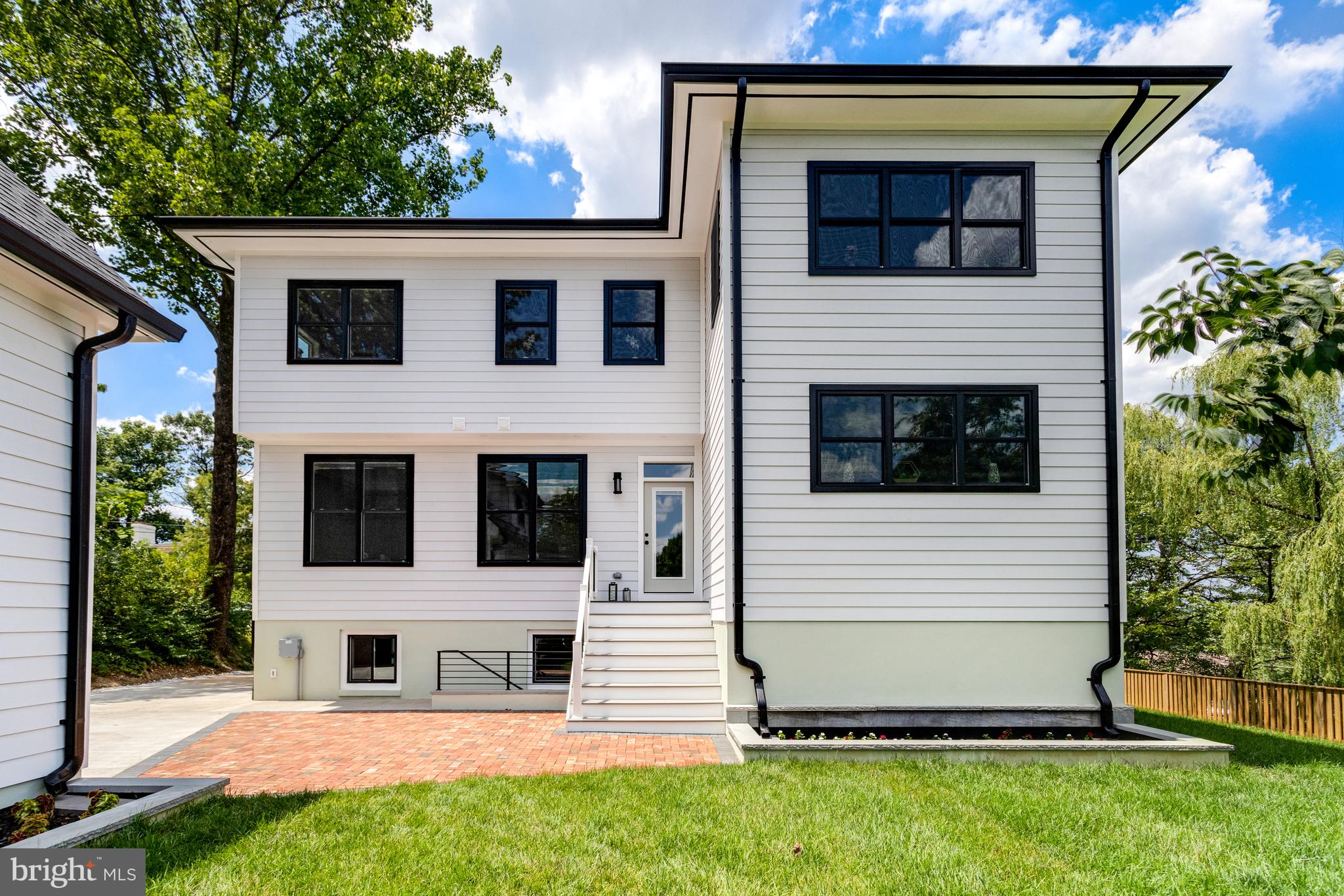 MADISON MANOR - Residential