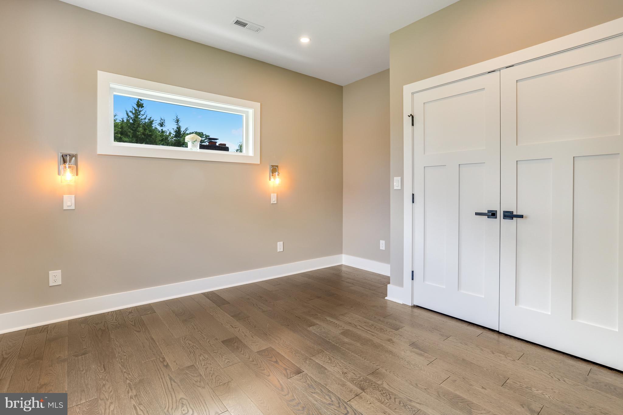 MADISON MANOR - Residential