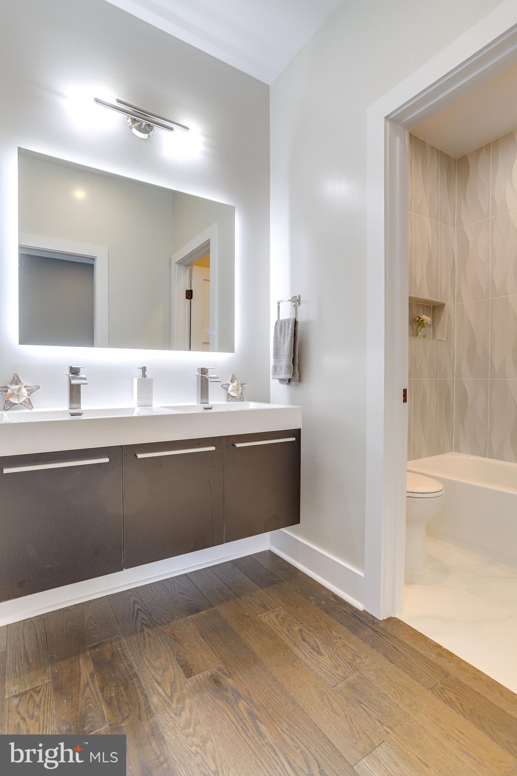 MADISON MANOR - Residential