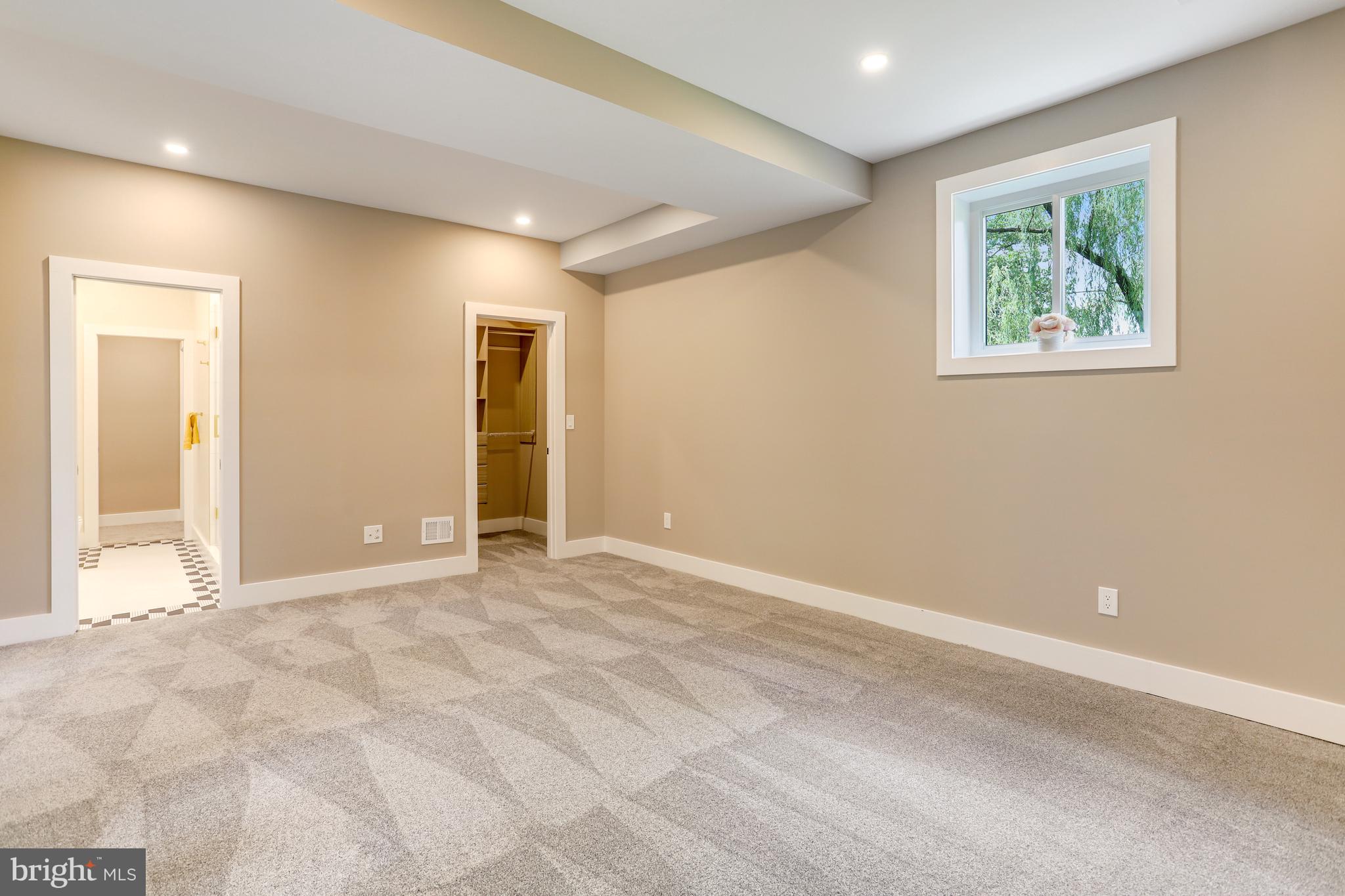 MADISON MANOR - Residential