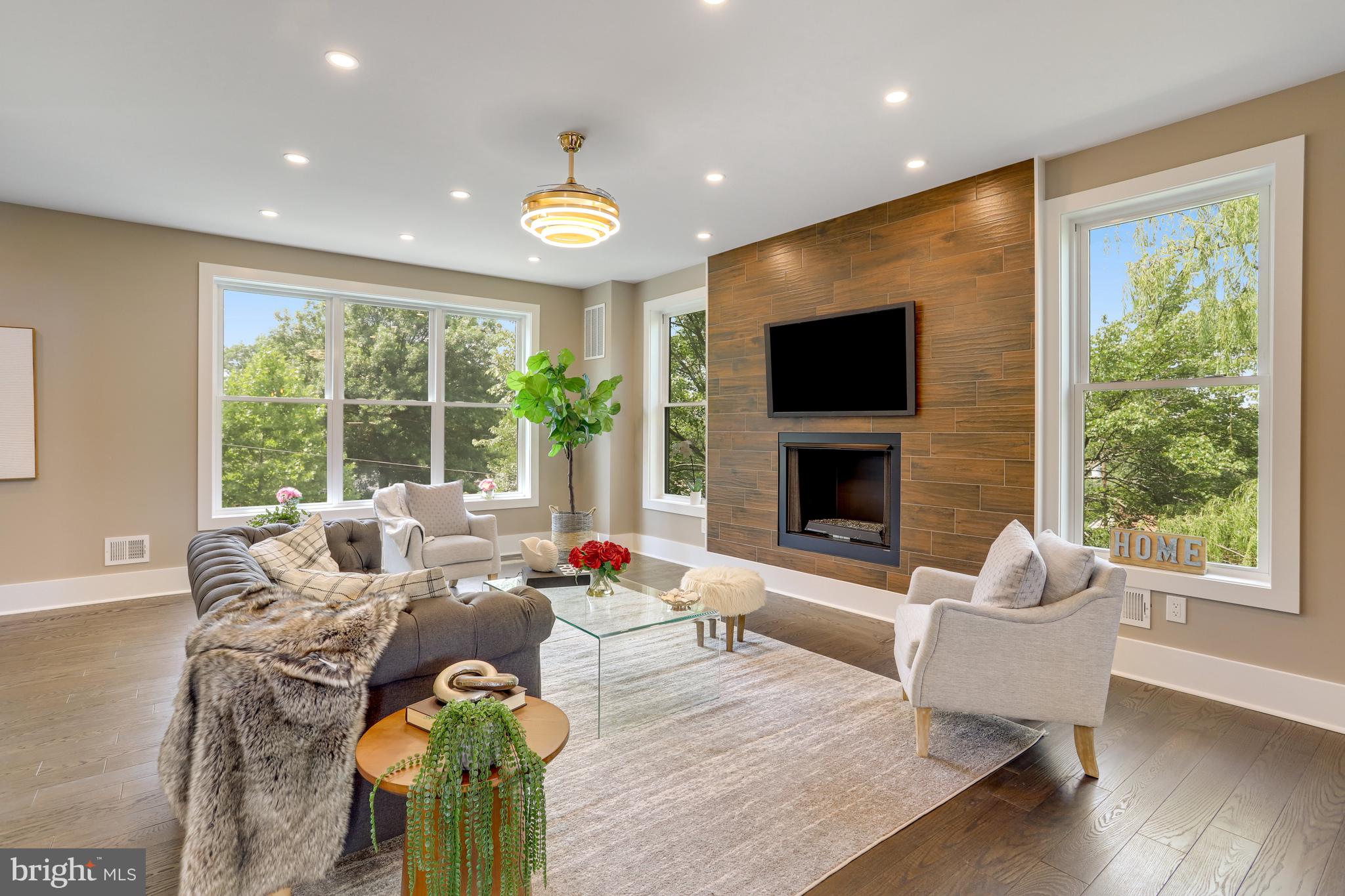 MADISON MANOR - Residential