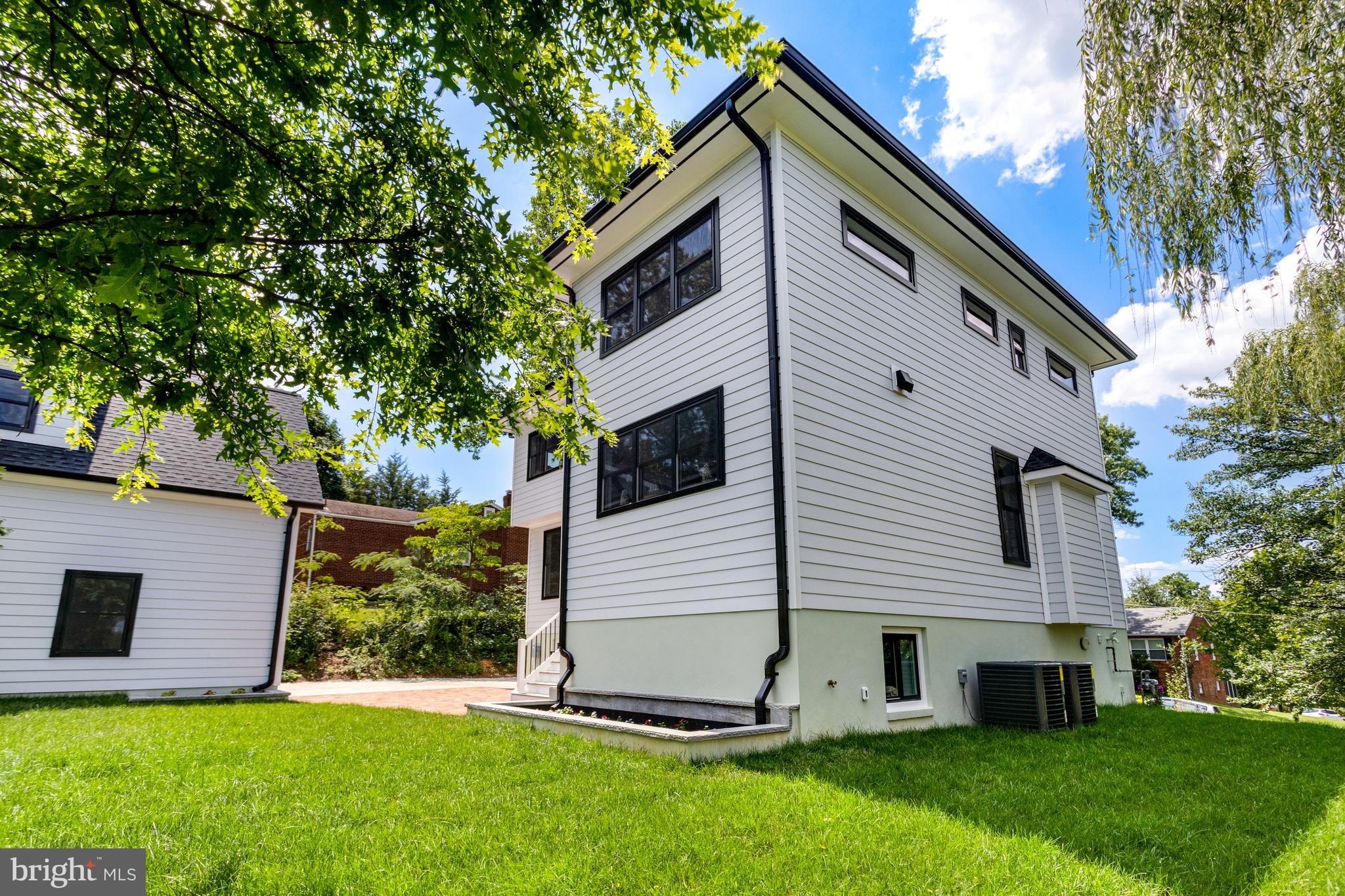 MADISON MANOR - Residential