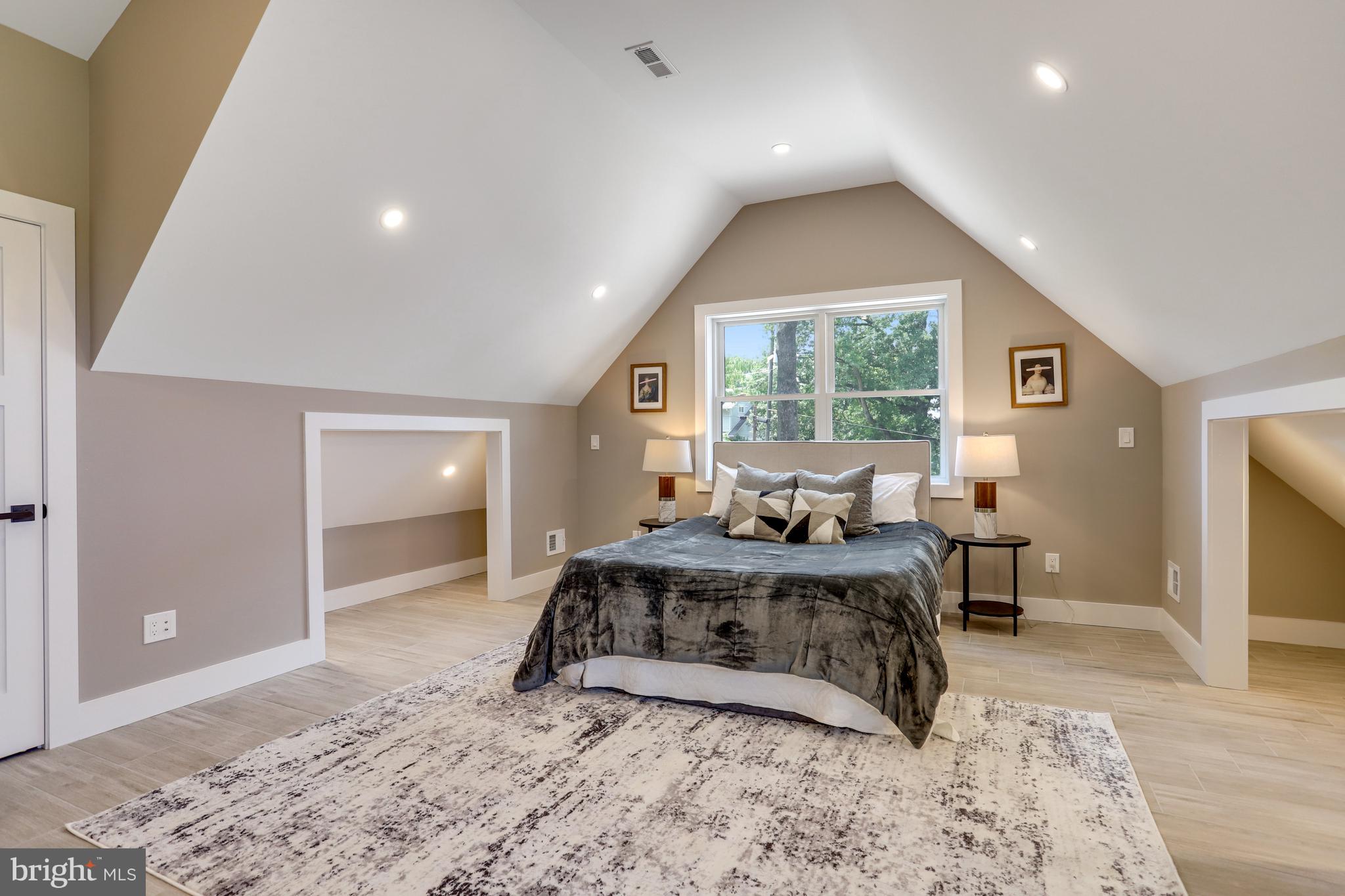 MADISON MANOR - Residential