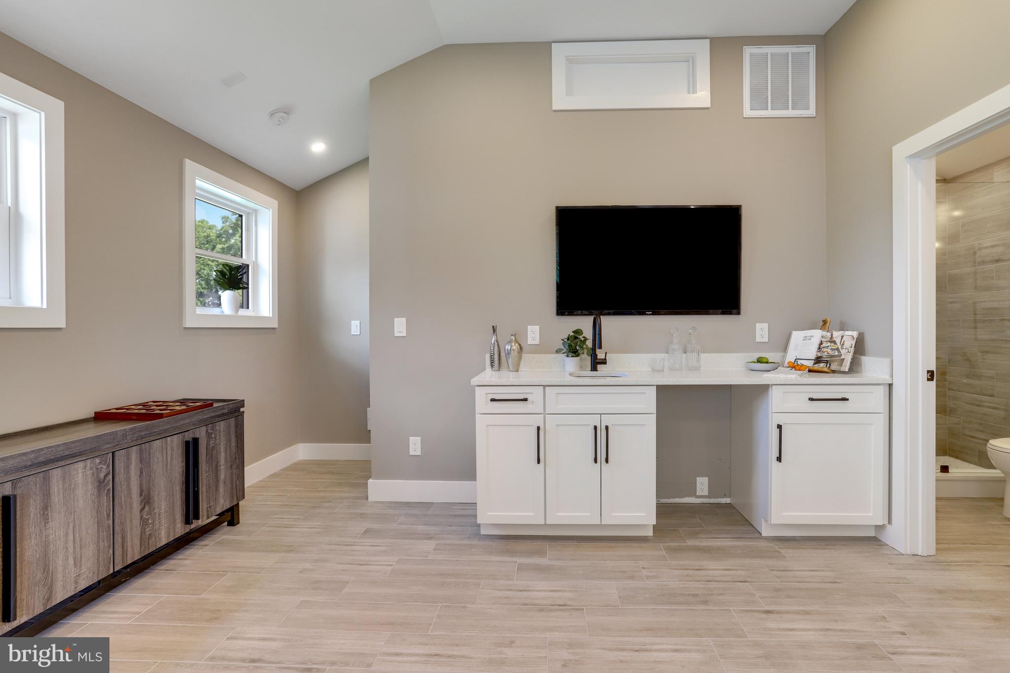 MADISON MANOR - Residential