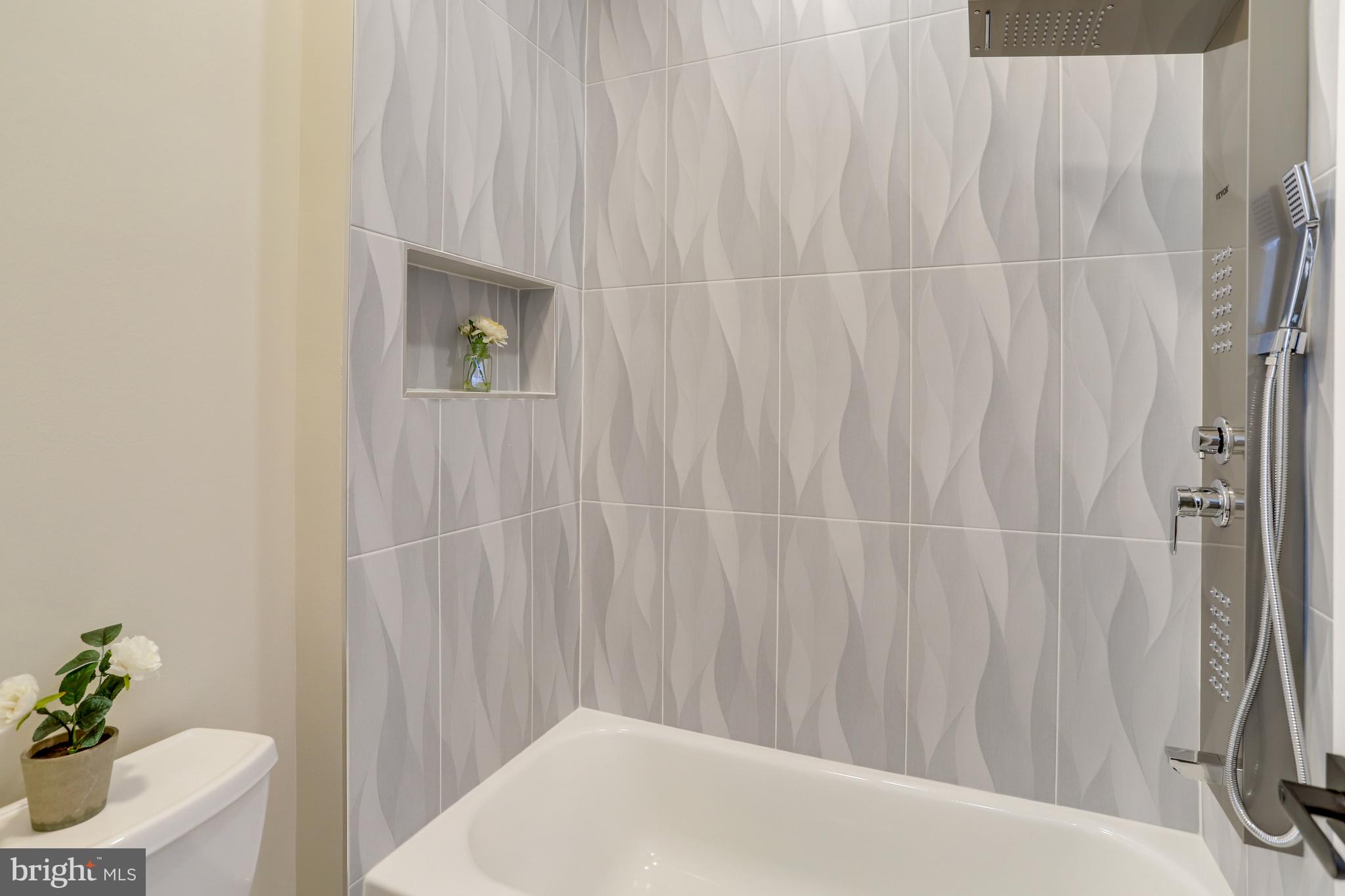 MADISON MANOR - Residential