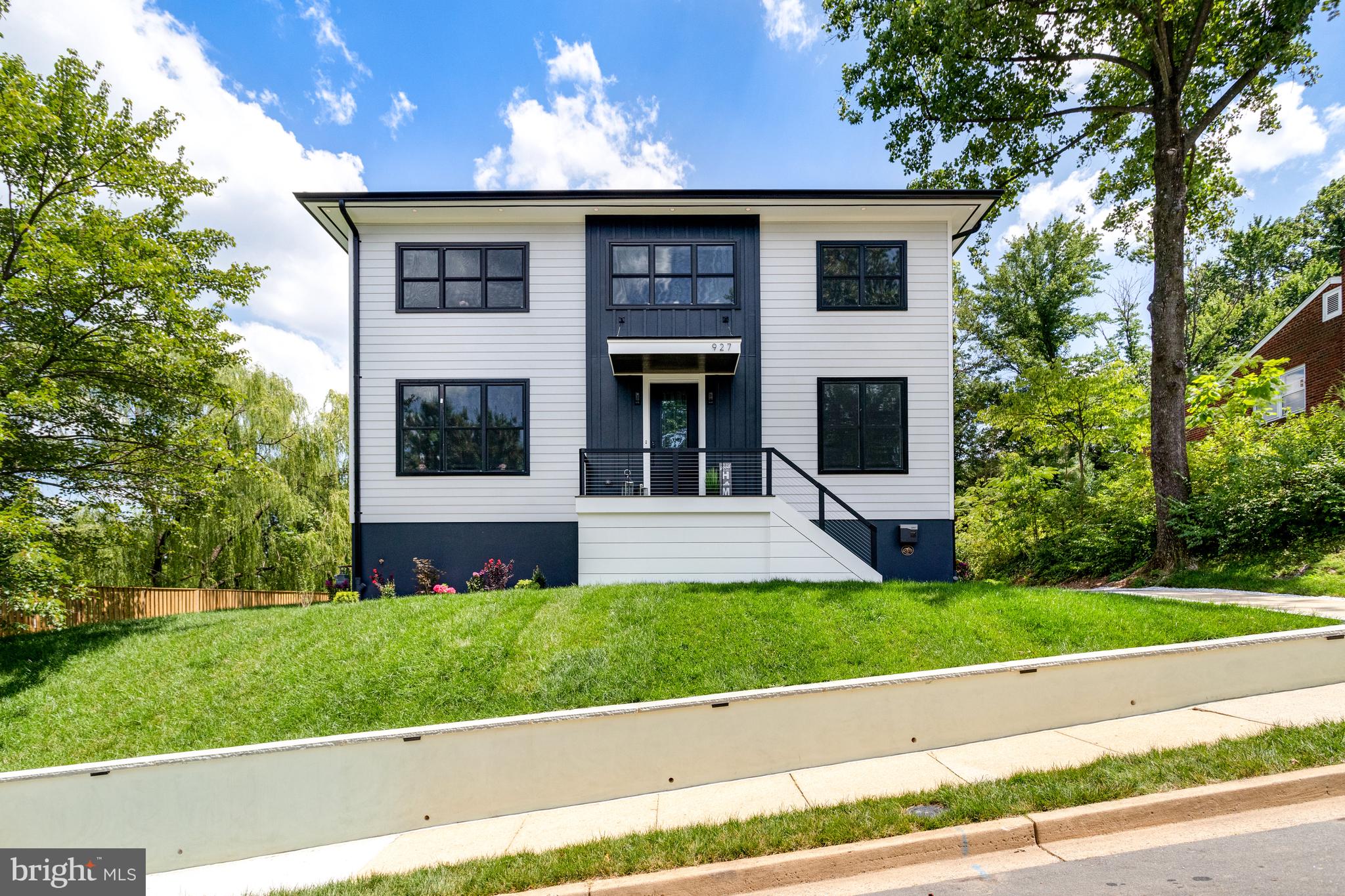 MADISON MANOR - Residential