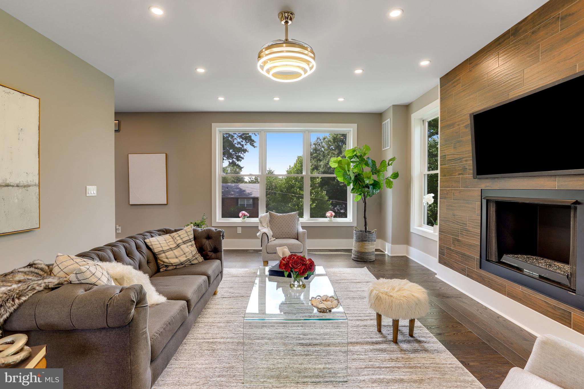 MADISON MANOR - Residential