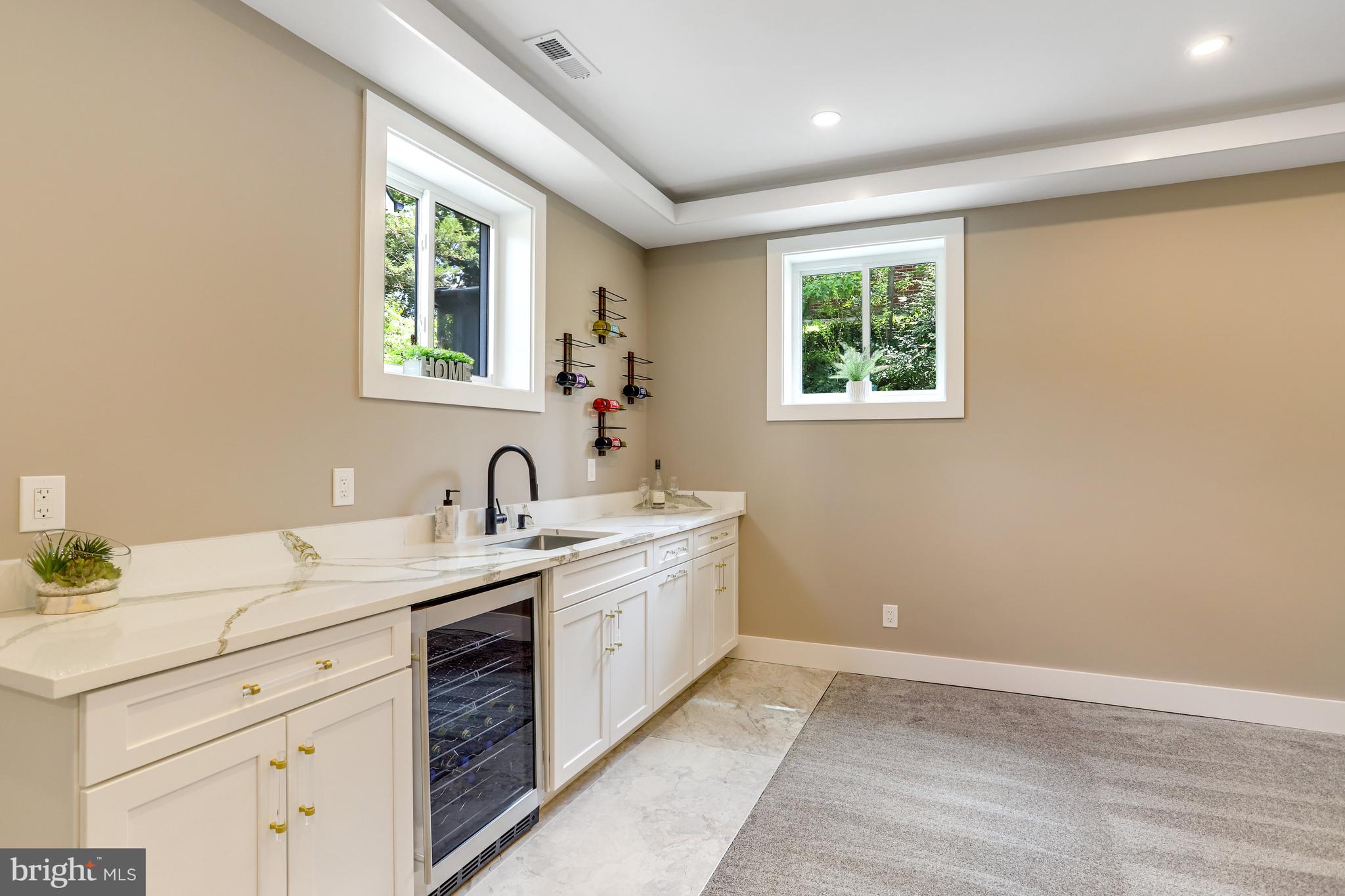 MADISON MANOR - Residential