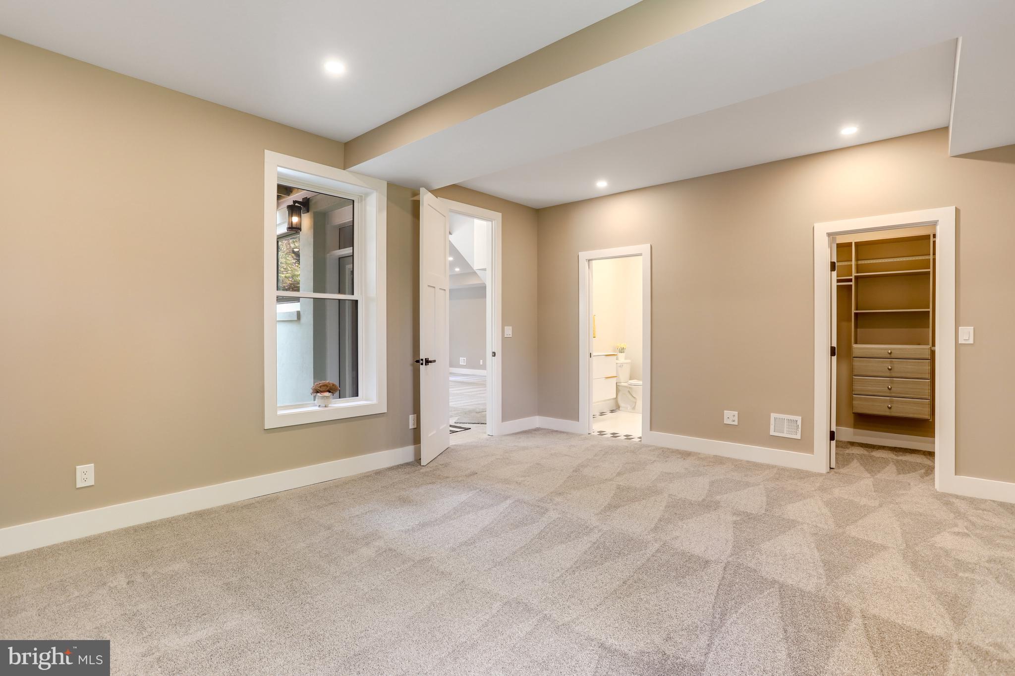 MADISON MANOR - Residential