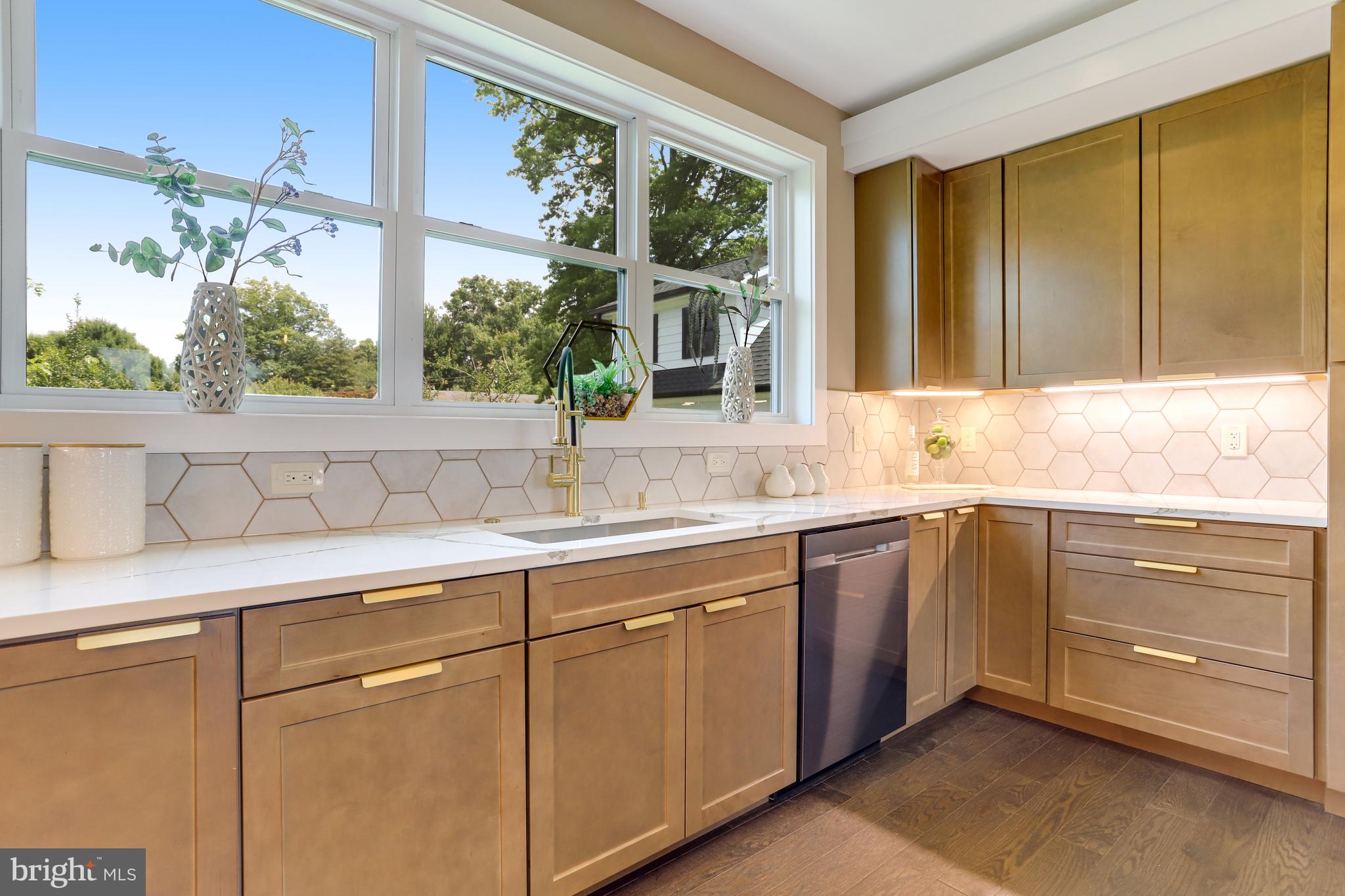 MADISON MANOR - Residential