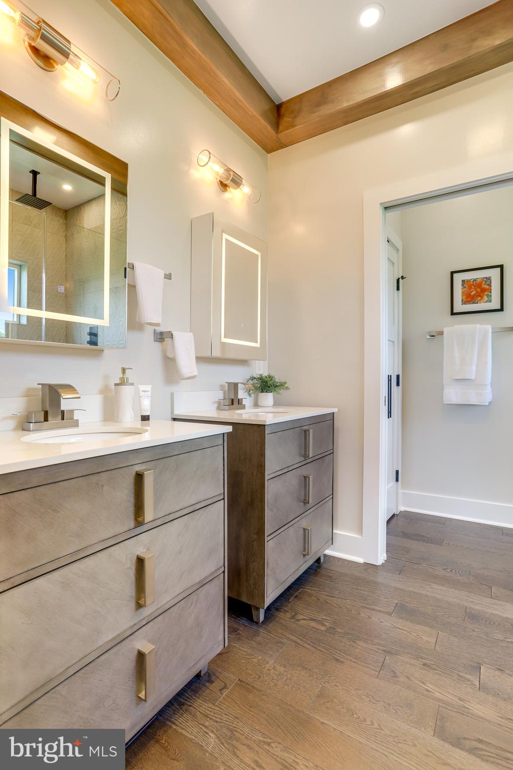 MADISON MANOR - Residential