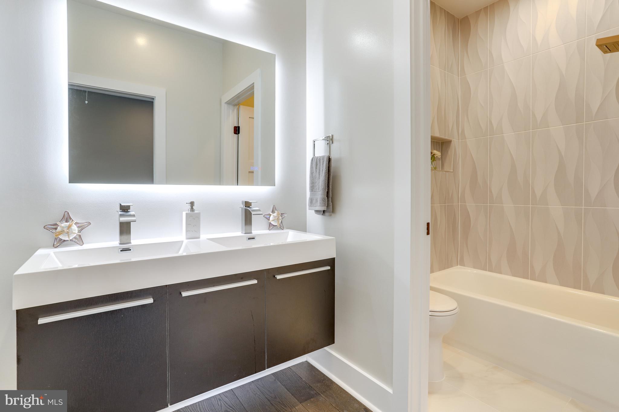 MADISON MANOR - Residential